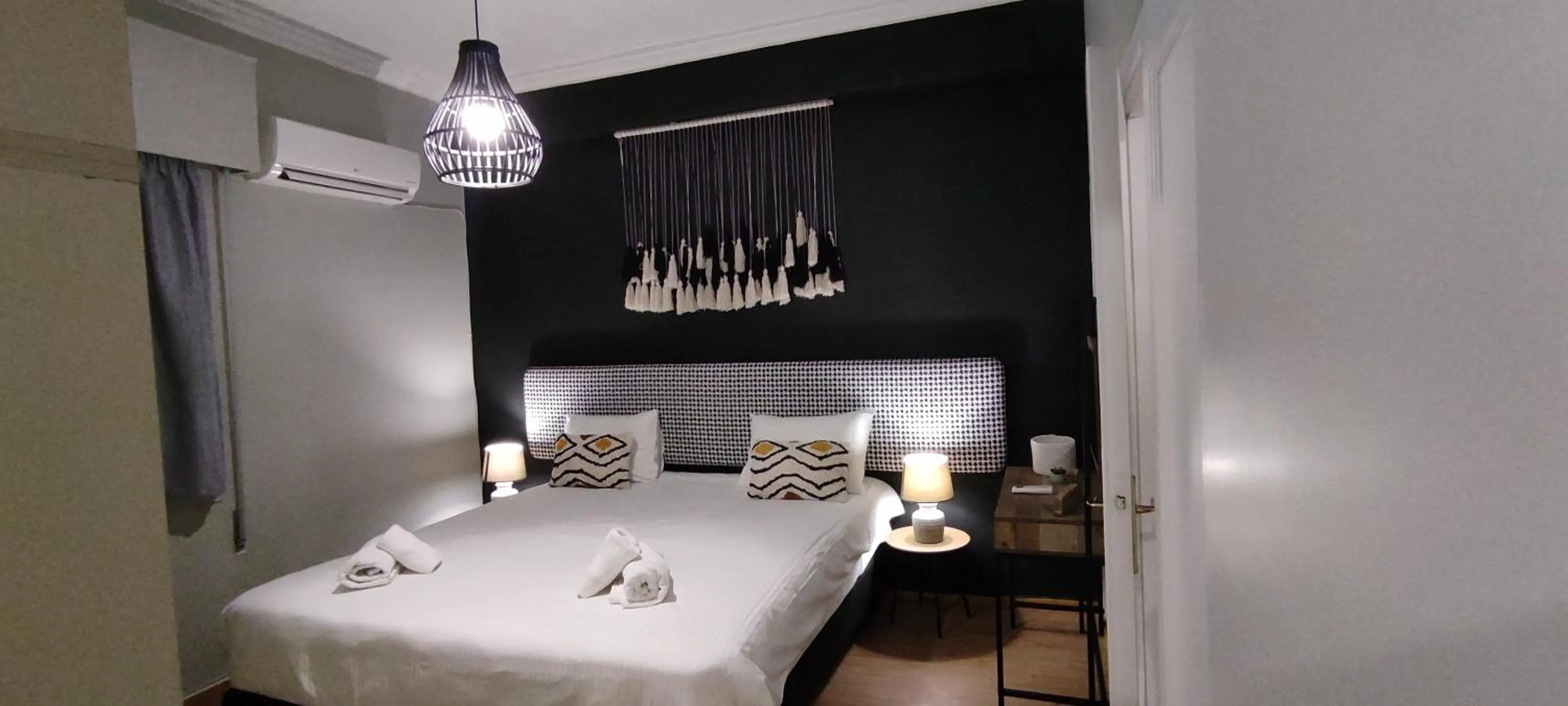 Bed in Location...Acropolis!