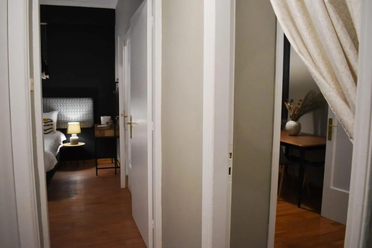 Bedroom in Location...Acropolis!
