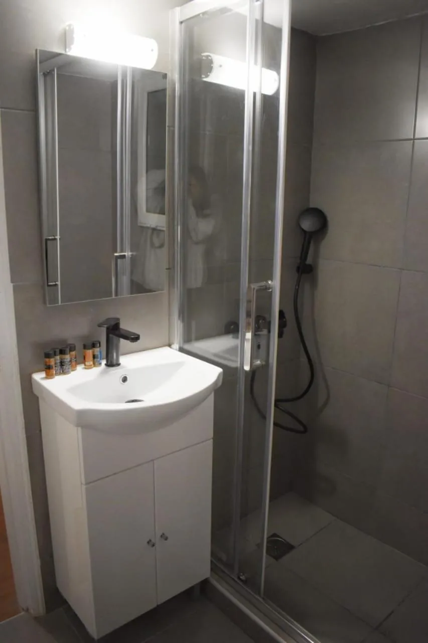 Bathroom in Location...Acropolis!