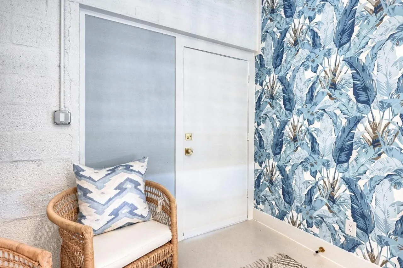 Bed in The Oleander Hotel Room 5