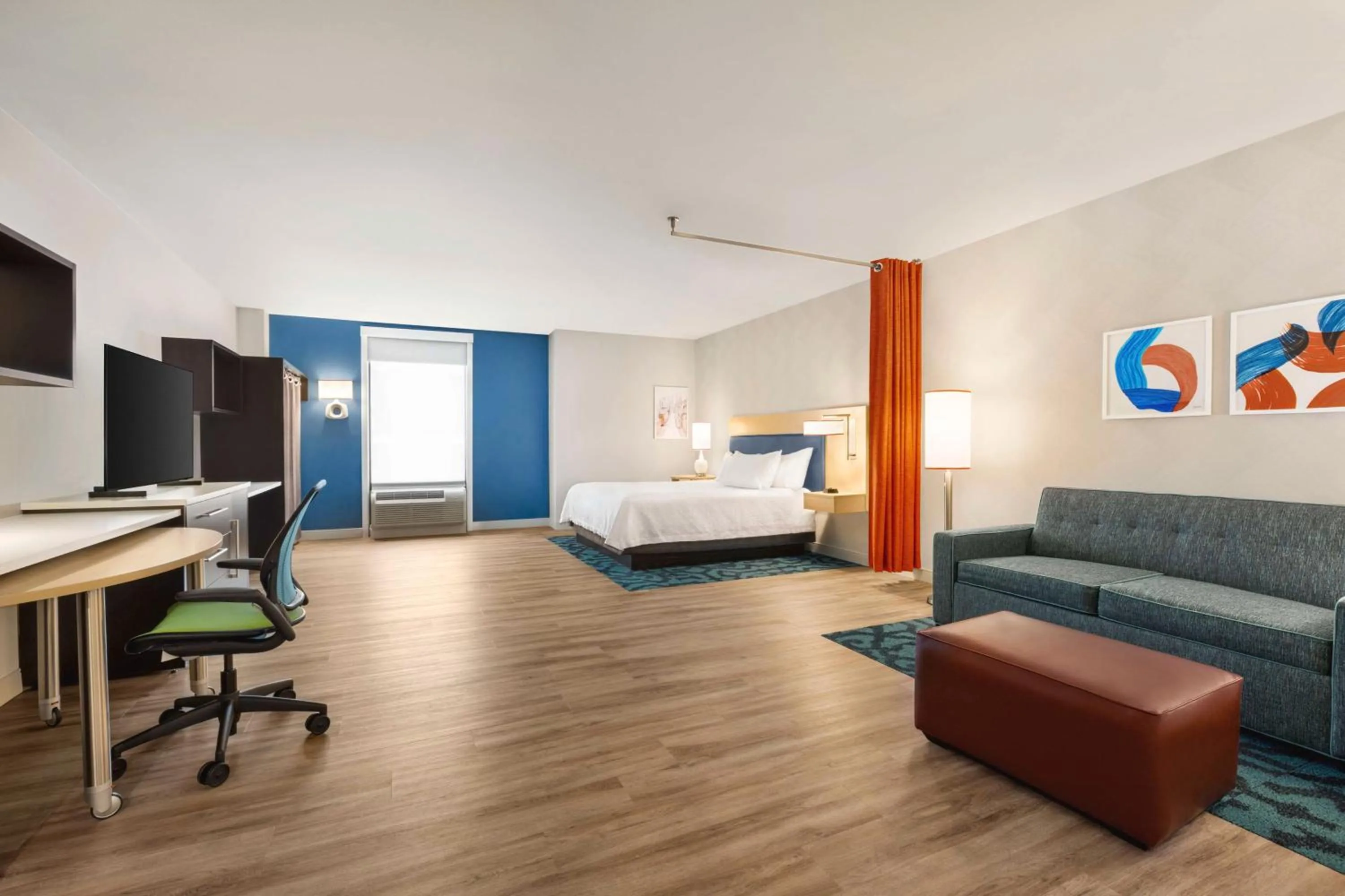 Bed in Home2 Suites Long Island City/Manhattan View