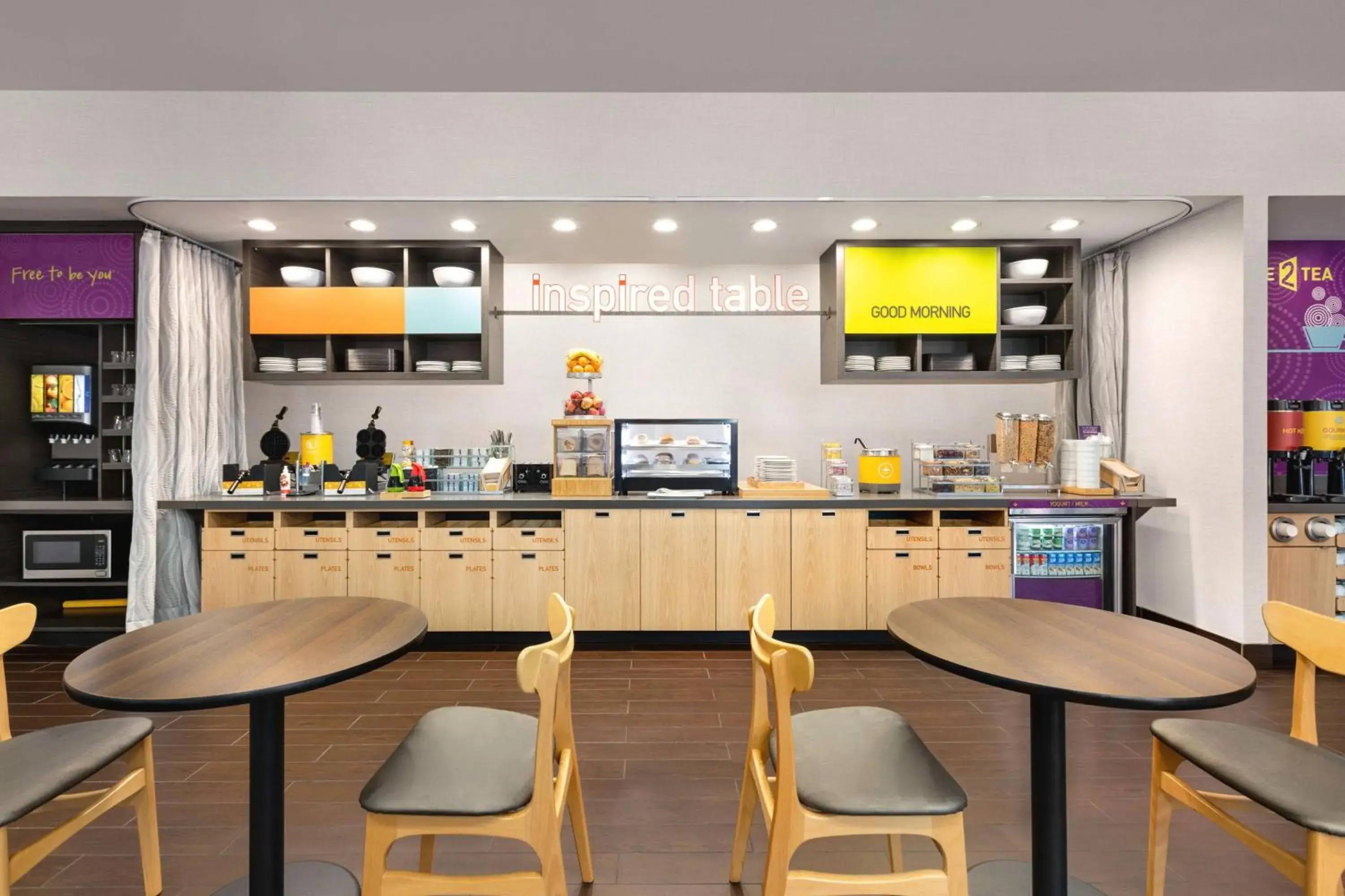 Breakfast in Home2 Suites Long Island City/Manhattan View Breakfast in Home2 Suites Long Island City/Manhattan View