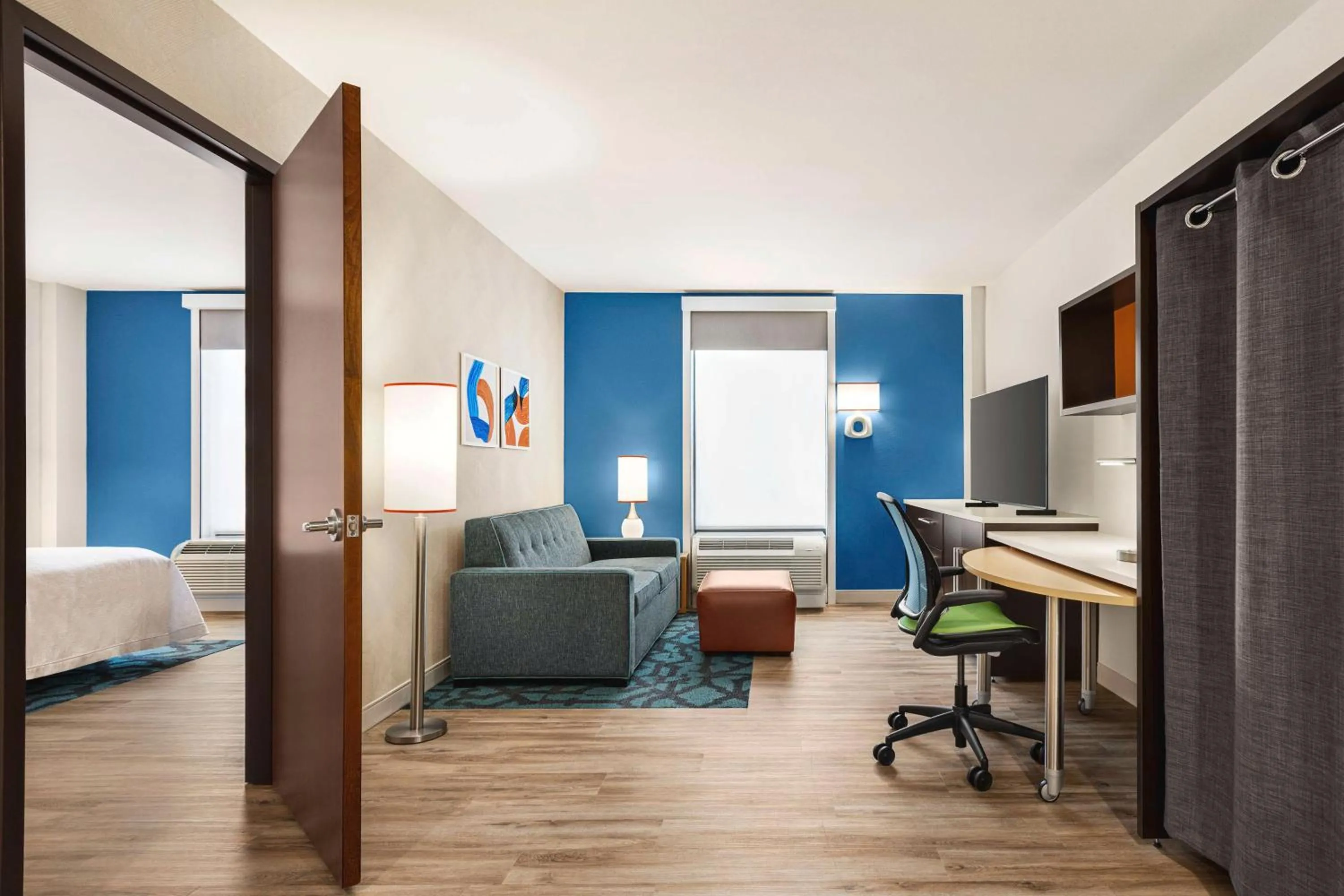 Bedroom, Bed in Home2 Suites Long Island City/Manhattan View