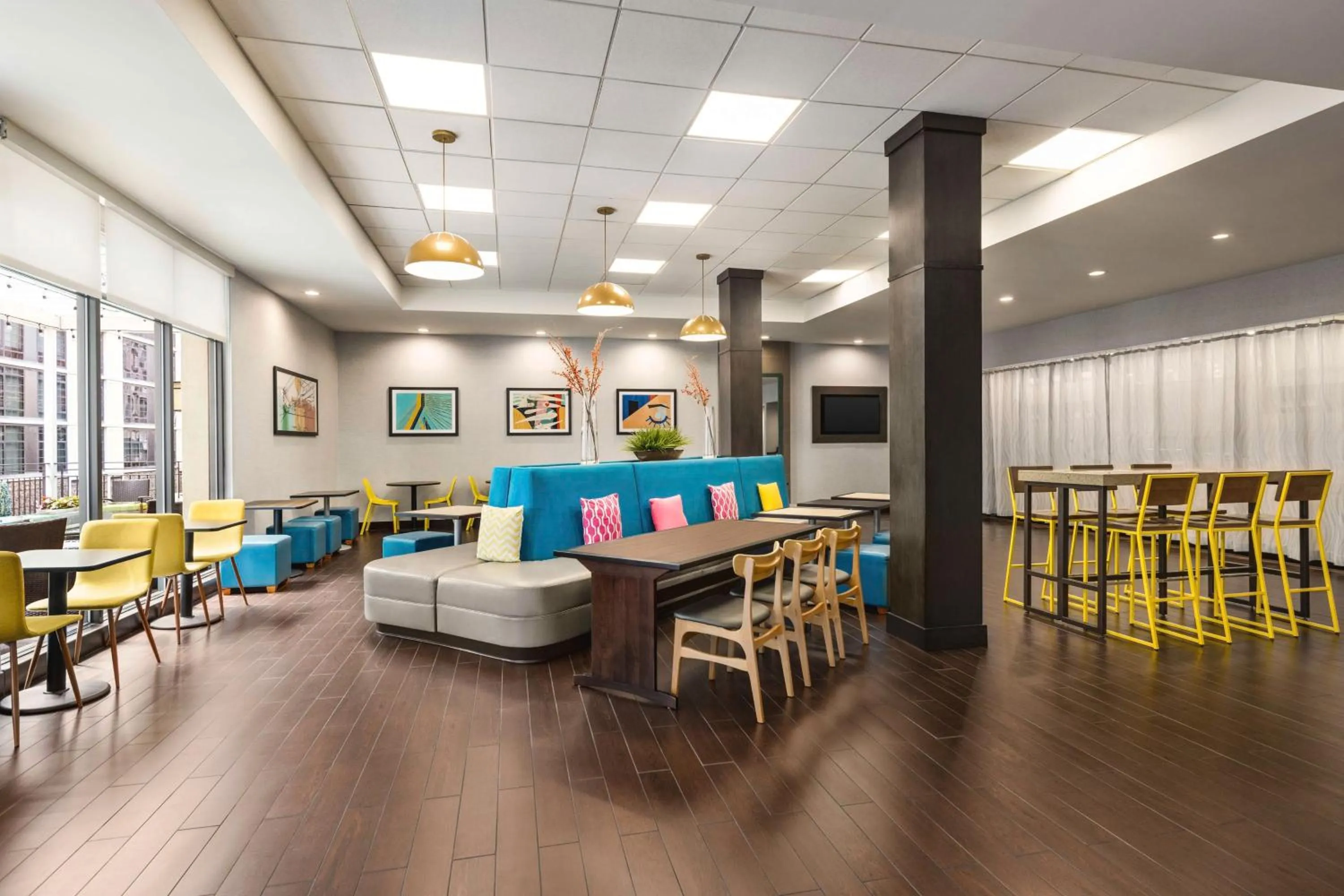 Breakfast in Home2 Suites Long Island City/Manhattan View