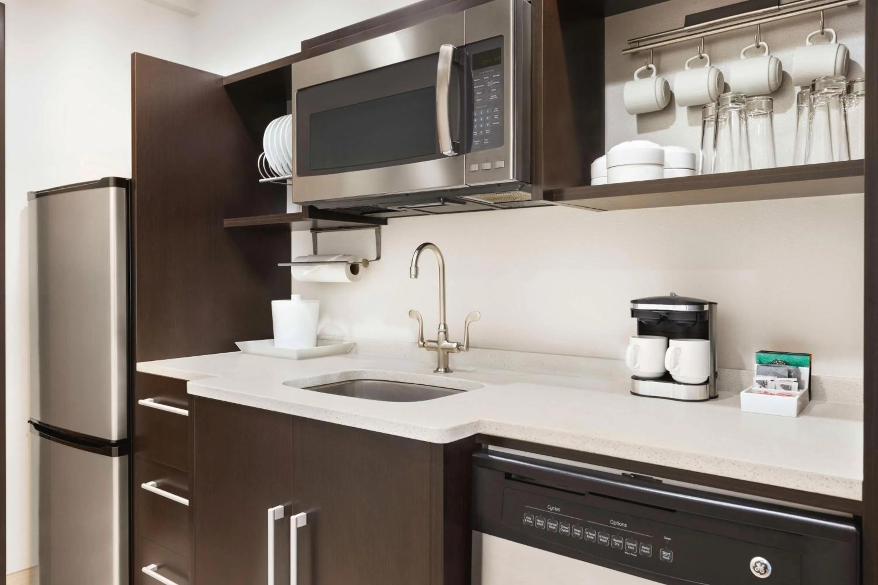 Kitchen or kitchenette in Home2 Suites Long Island City/Manhattan View