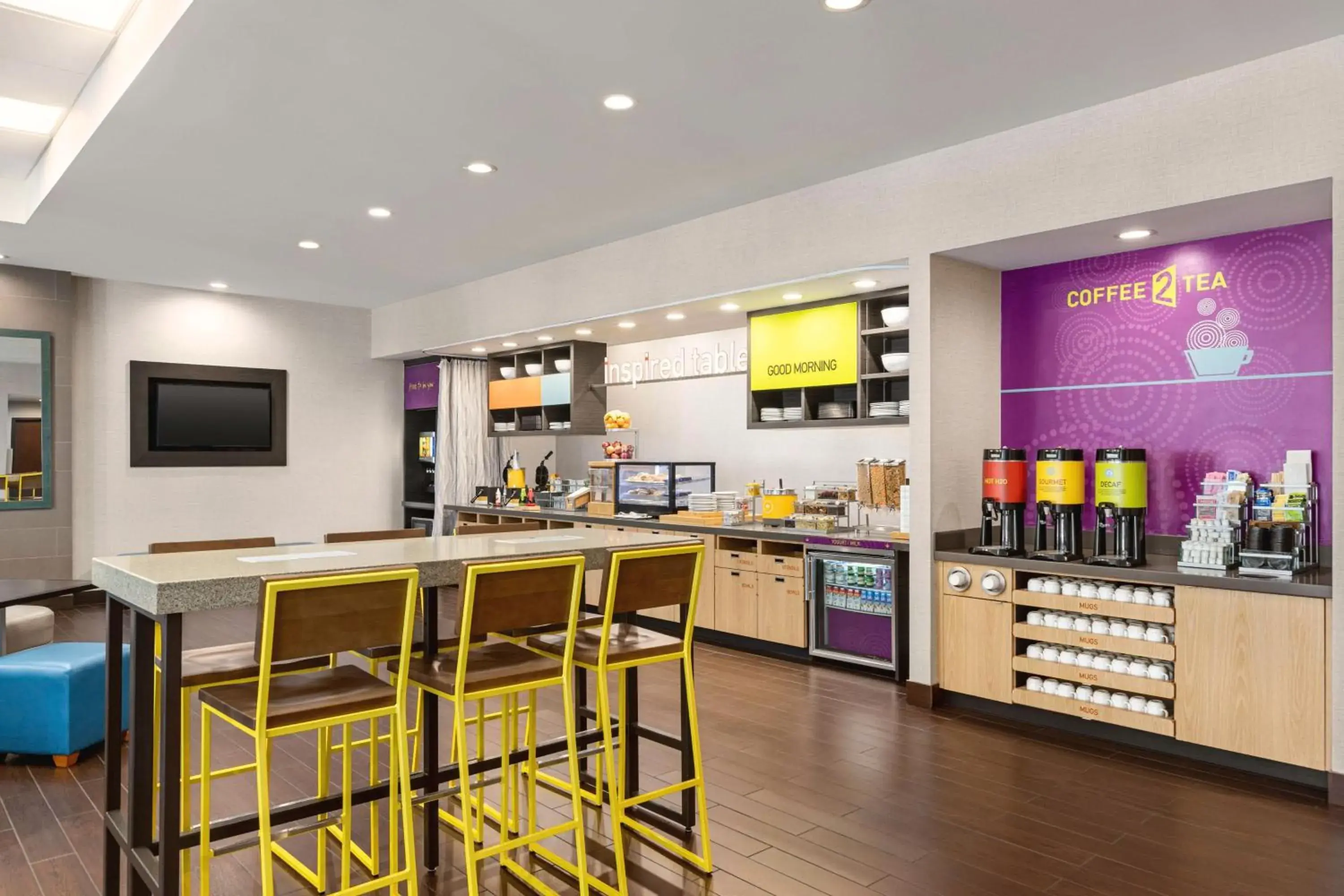 Breakfast in Home2 Suites Long Island City/Manhattan View Breakfast in Home2 Suites Long Island City/Manhattan View