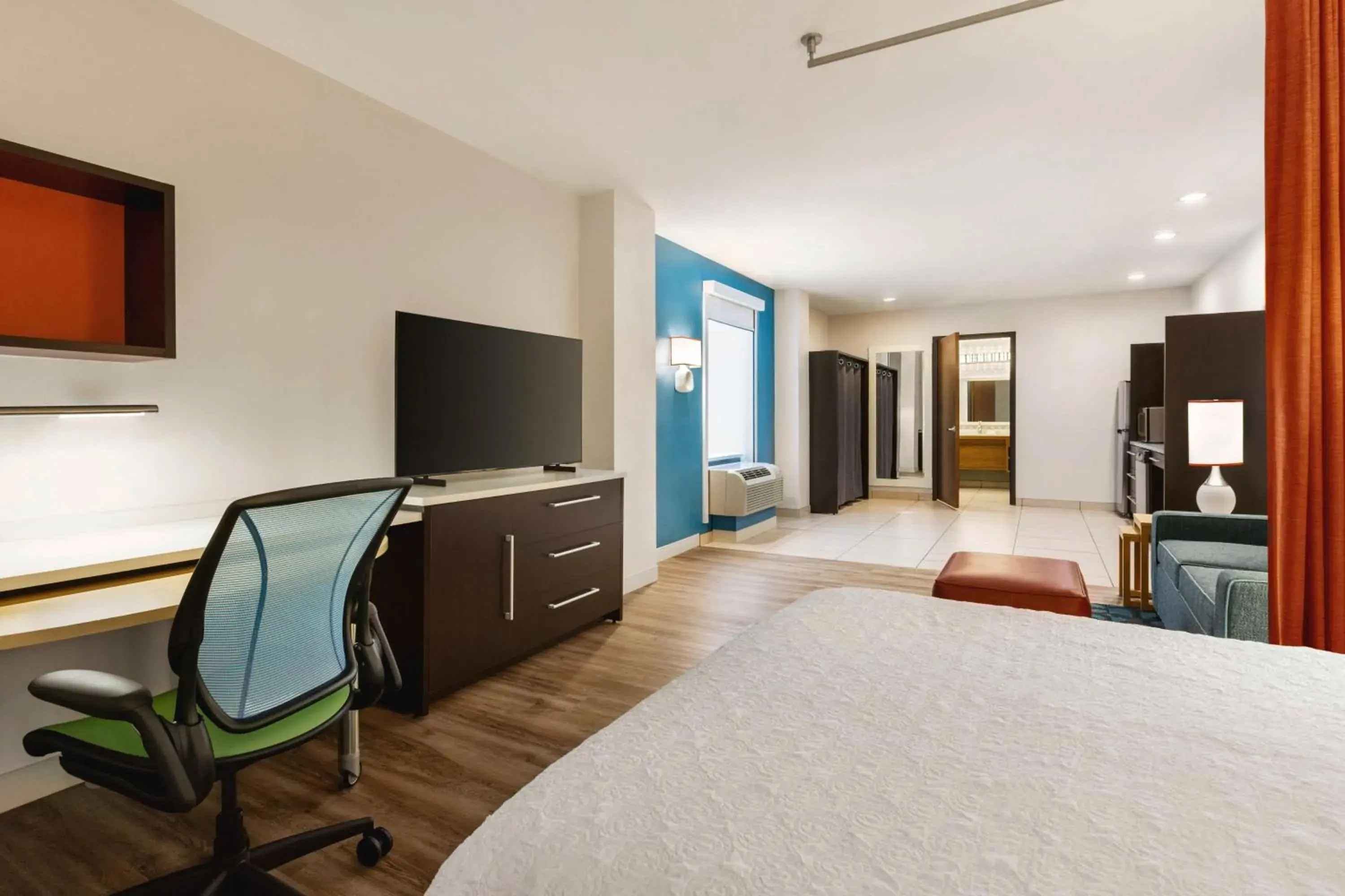 Bedroom, Bed in Home2 Suites Long Island City/Manhattan View Bedroom, Bed in Home2 Suites Long Island City/Manhattan View