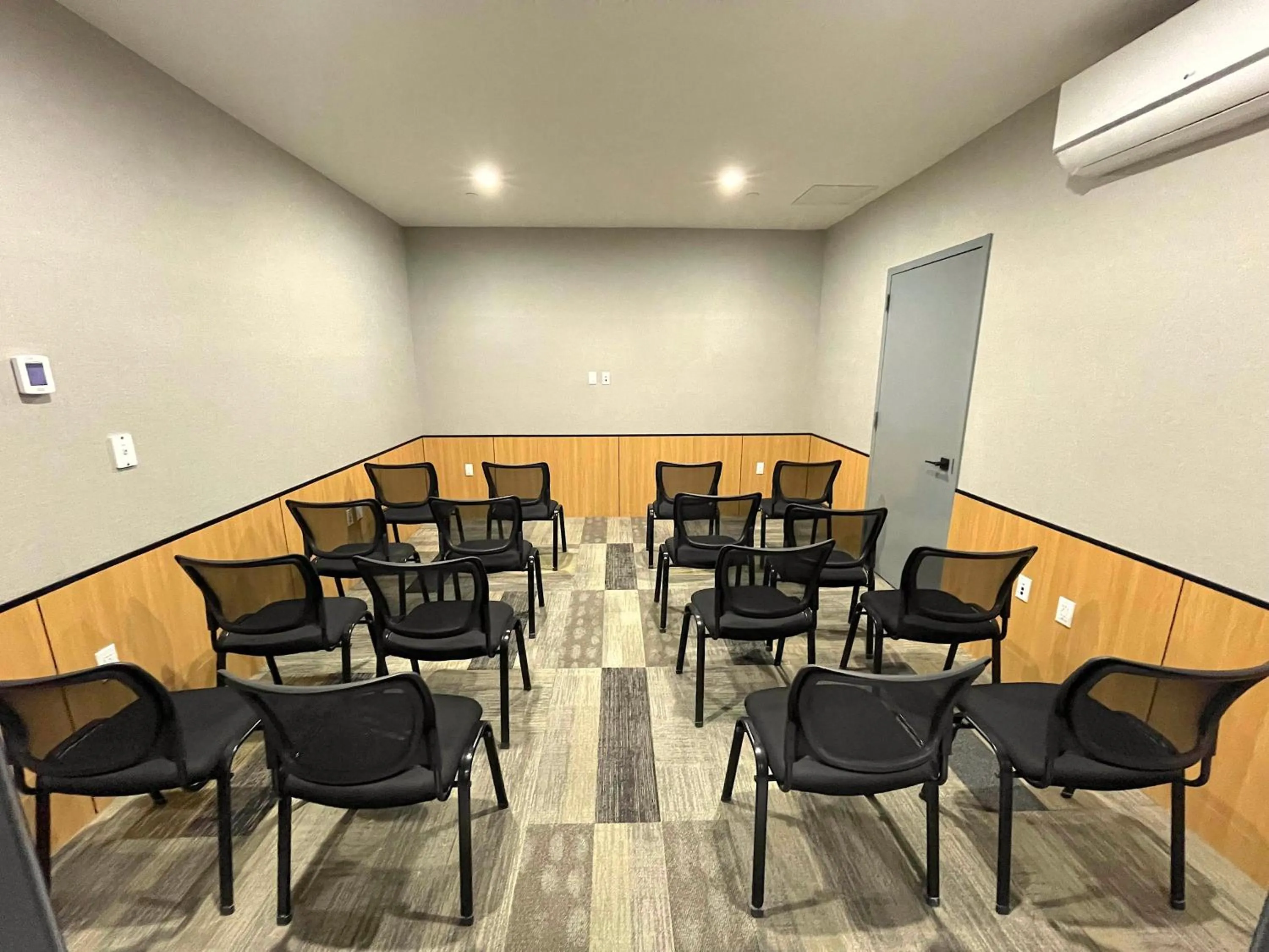 Business facilities in Liberty View Brooklyn Hotel