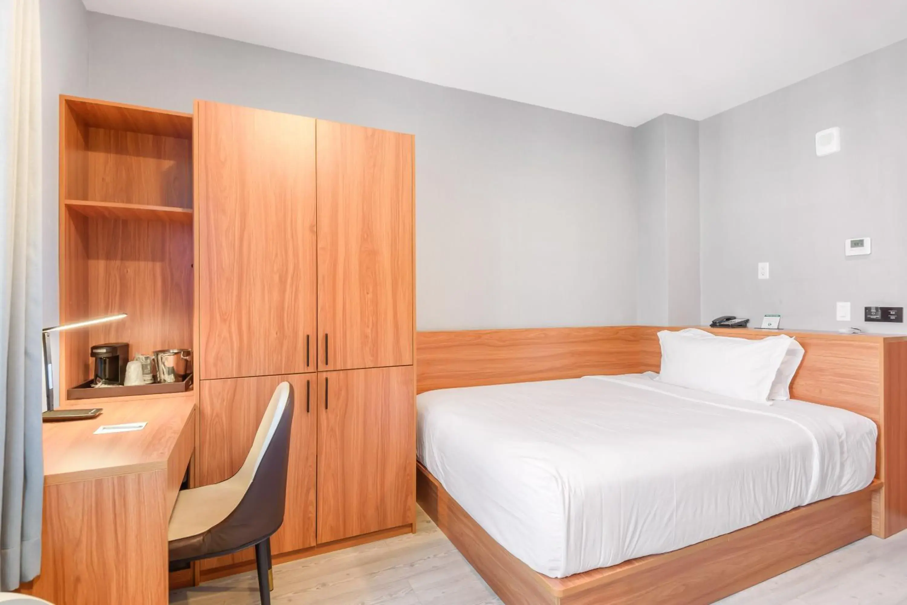 Photo of the whole room, Bed in Liberty View Brooklyn Hotel Photo of the whole room, Bed in Liberty View Brooklyn Hotel