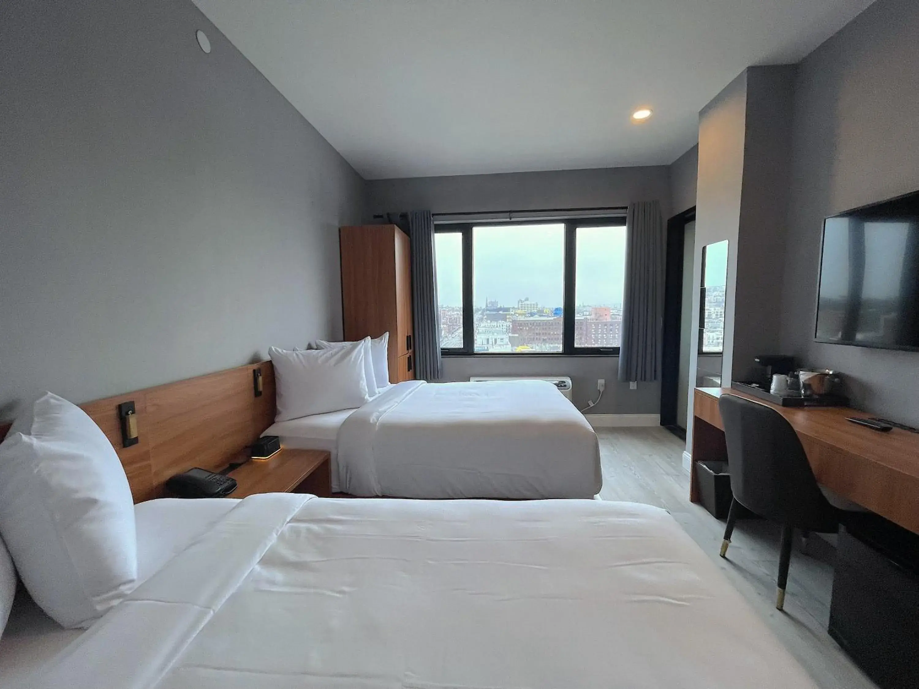 Photo of the whole room, Bed in Liberty View Brooklyn Hotel Photo of the whole room, Bed in Liberty View Brooklyn Hotel