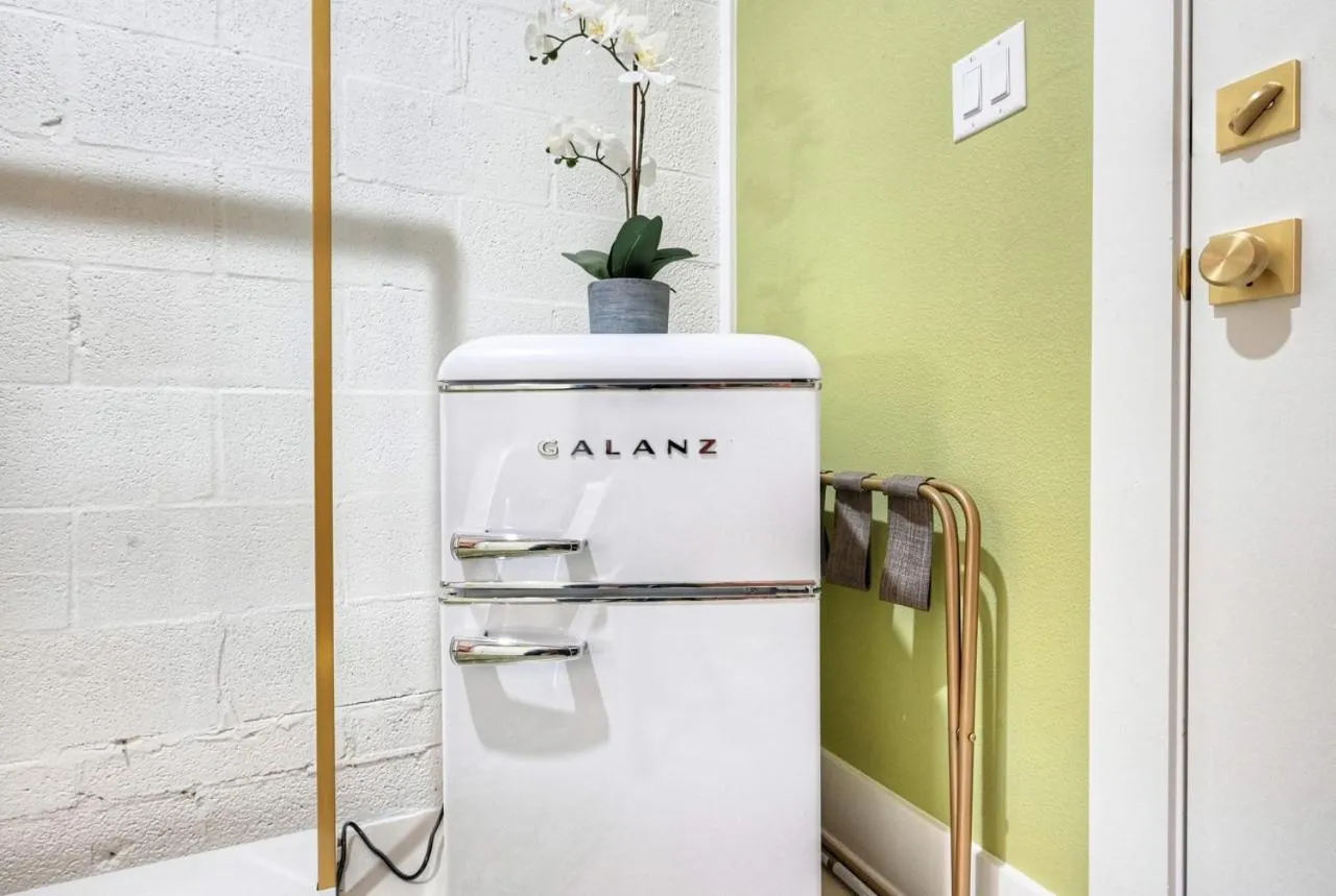 The Oleander Hotel Room 7