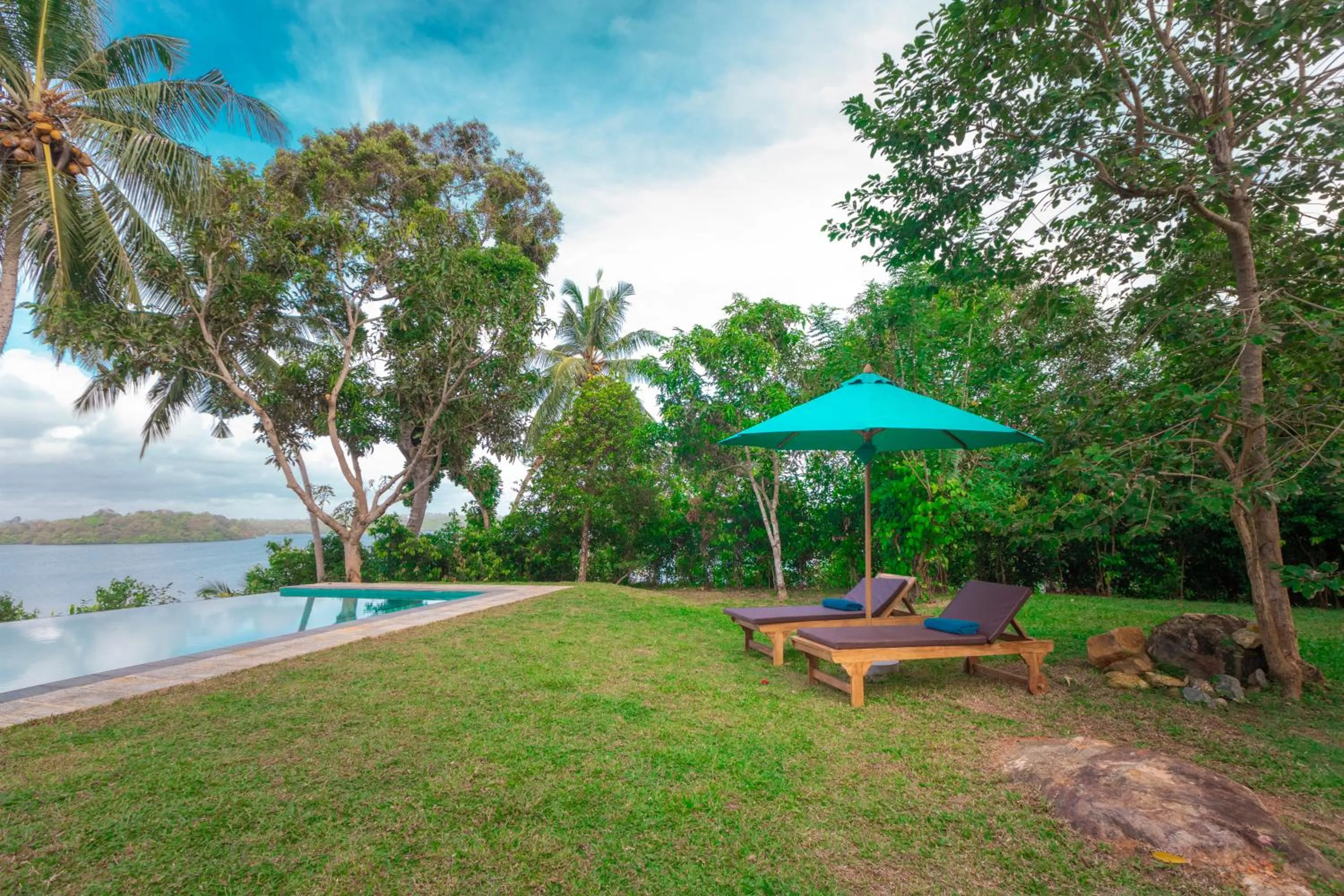 Day in Serendipity Lake - Hikkaduwa