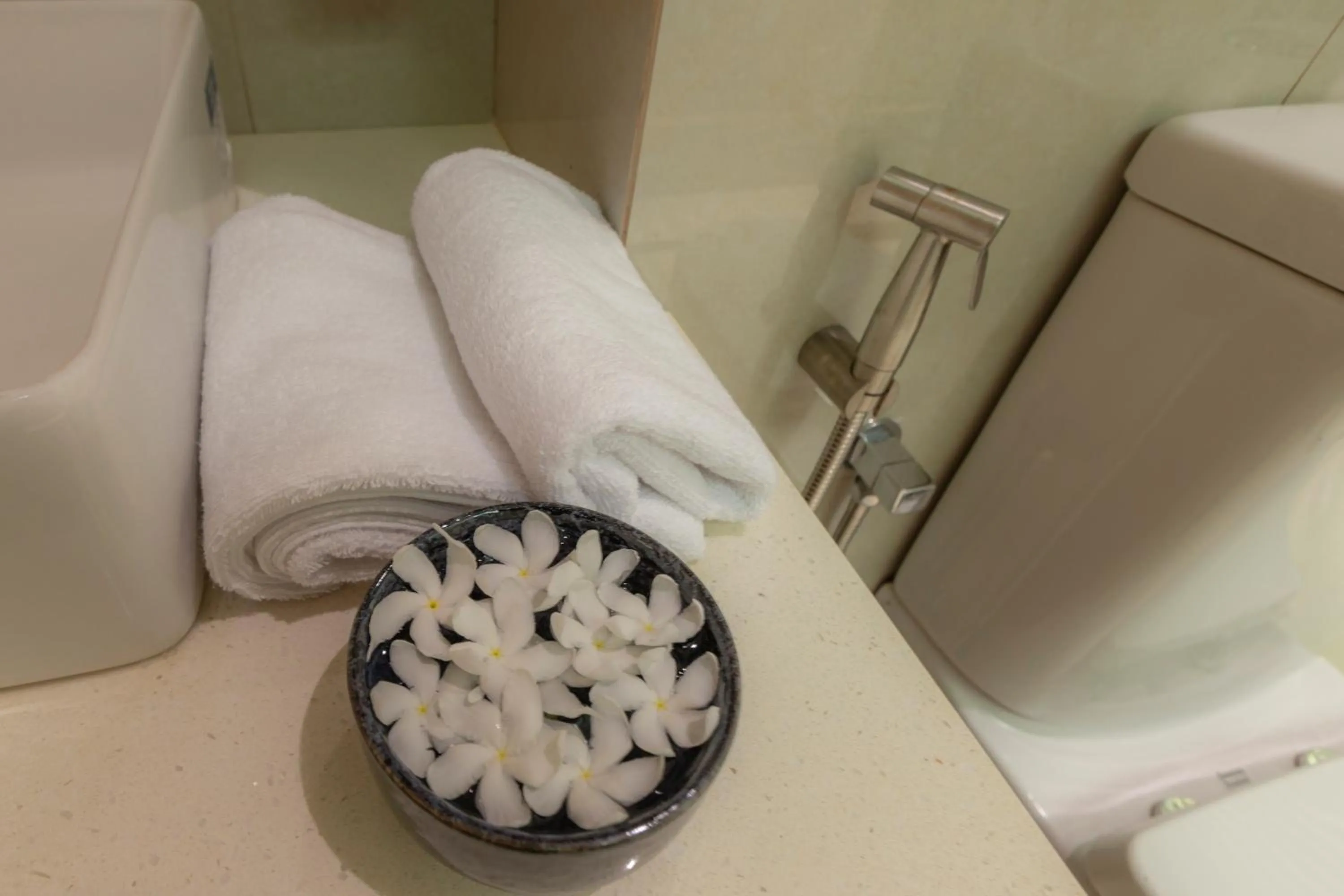 Bathroom in Serendipity Lake - Hikkaduwa