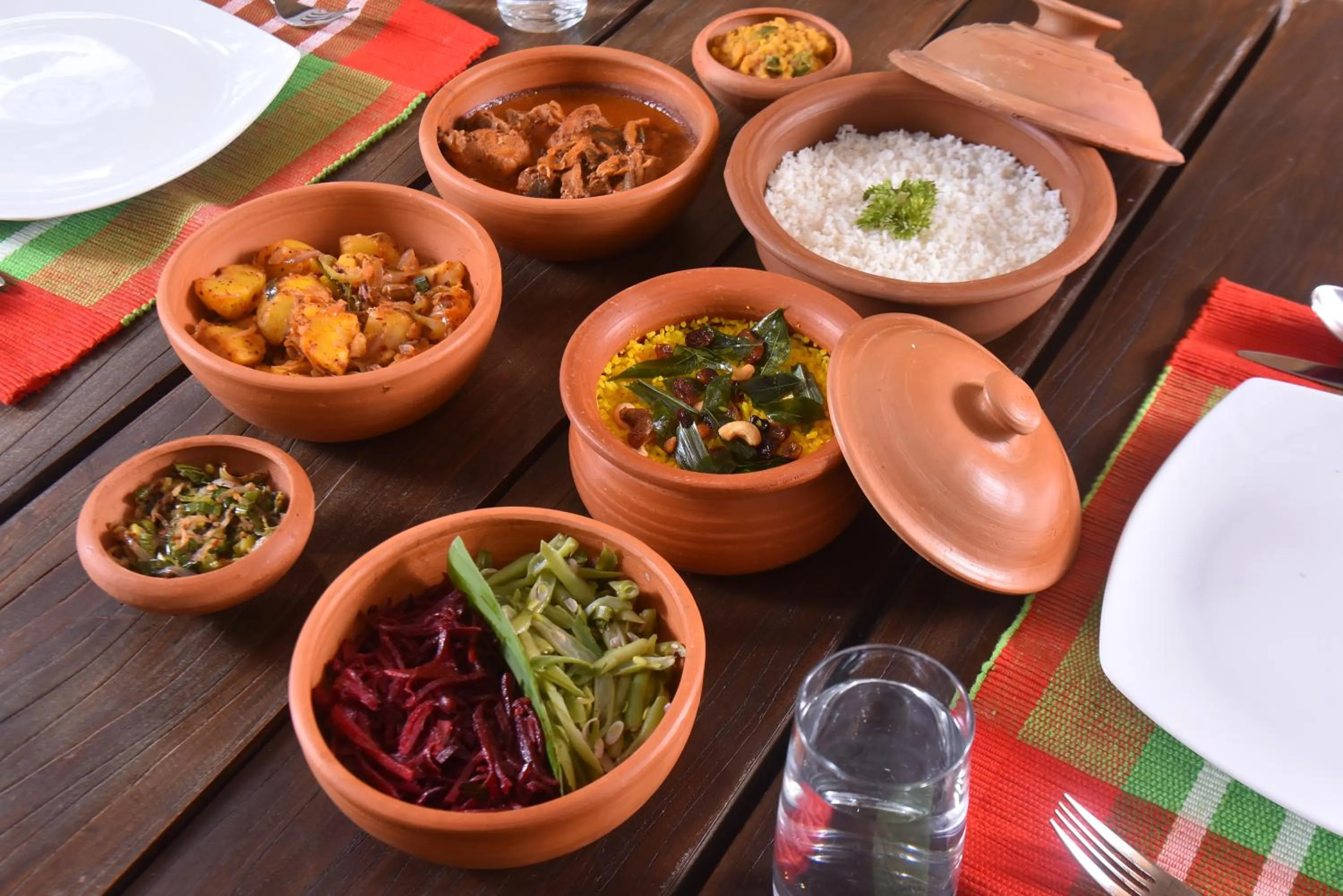 Lunch in Serendipity Lake - Hikkaduwa