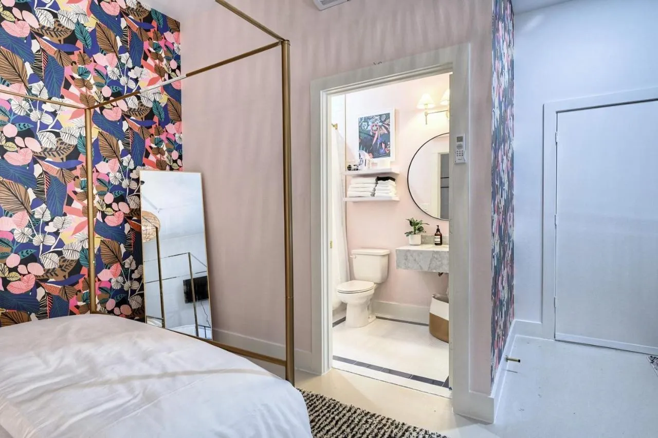 Bed in The Oleander Hotel Room 10