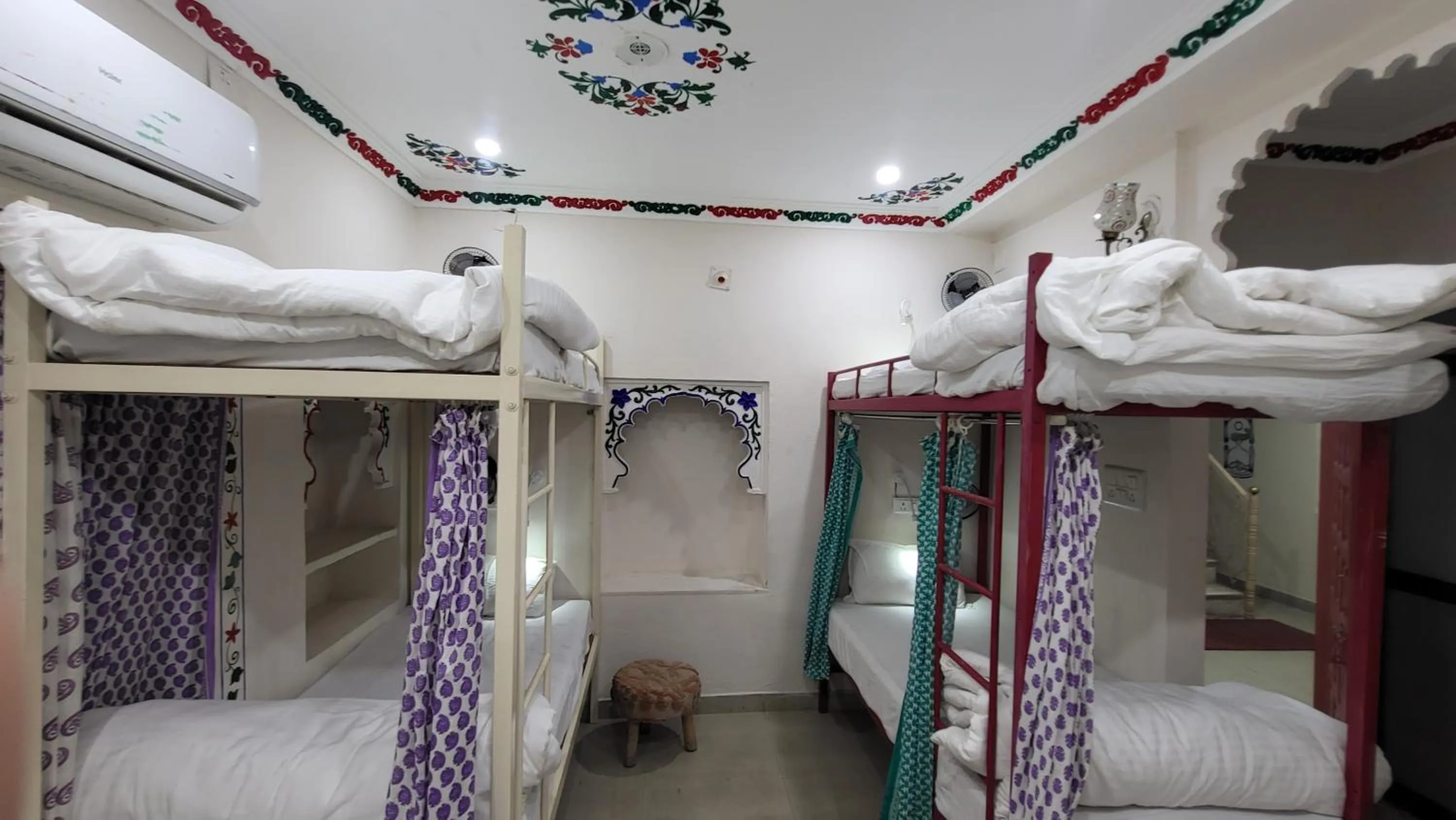 Bed in HOTEL HANUMAN GHAT On LAKE PICHOLA