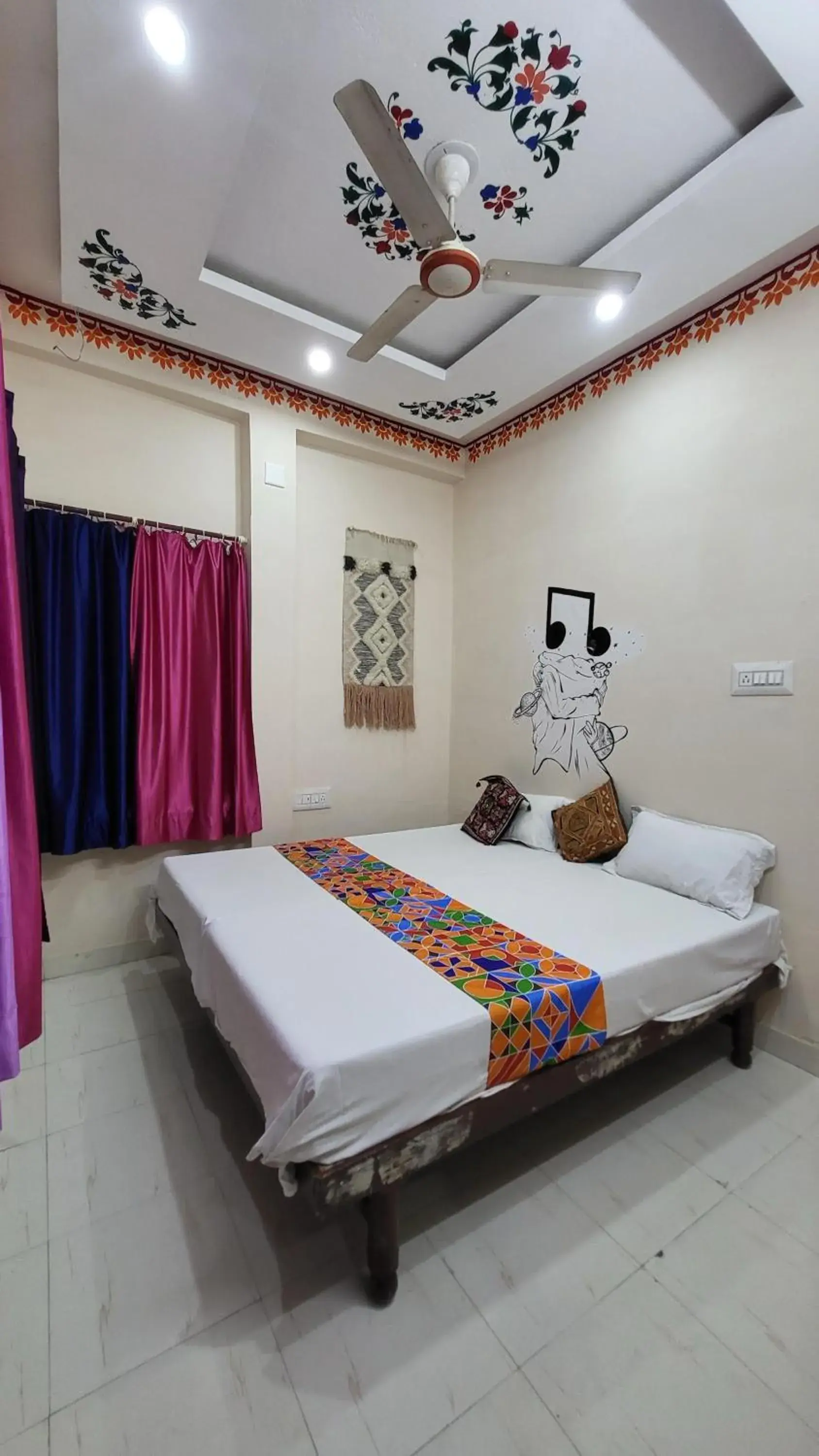 Standard Twin Room - single occupancy in HOTEL HANUMAN GHAT On LAKE PICHOLA Standard Twin Room - single occupancy in HOTEL HANUMAN GHAT On LAKE PICHOLA