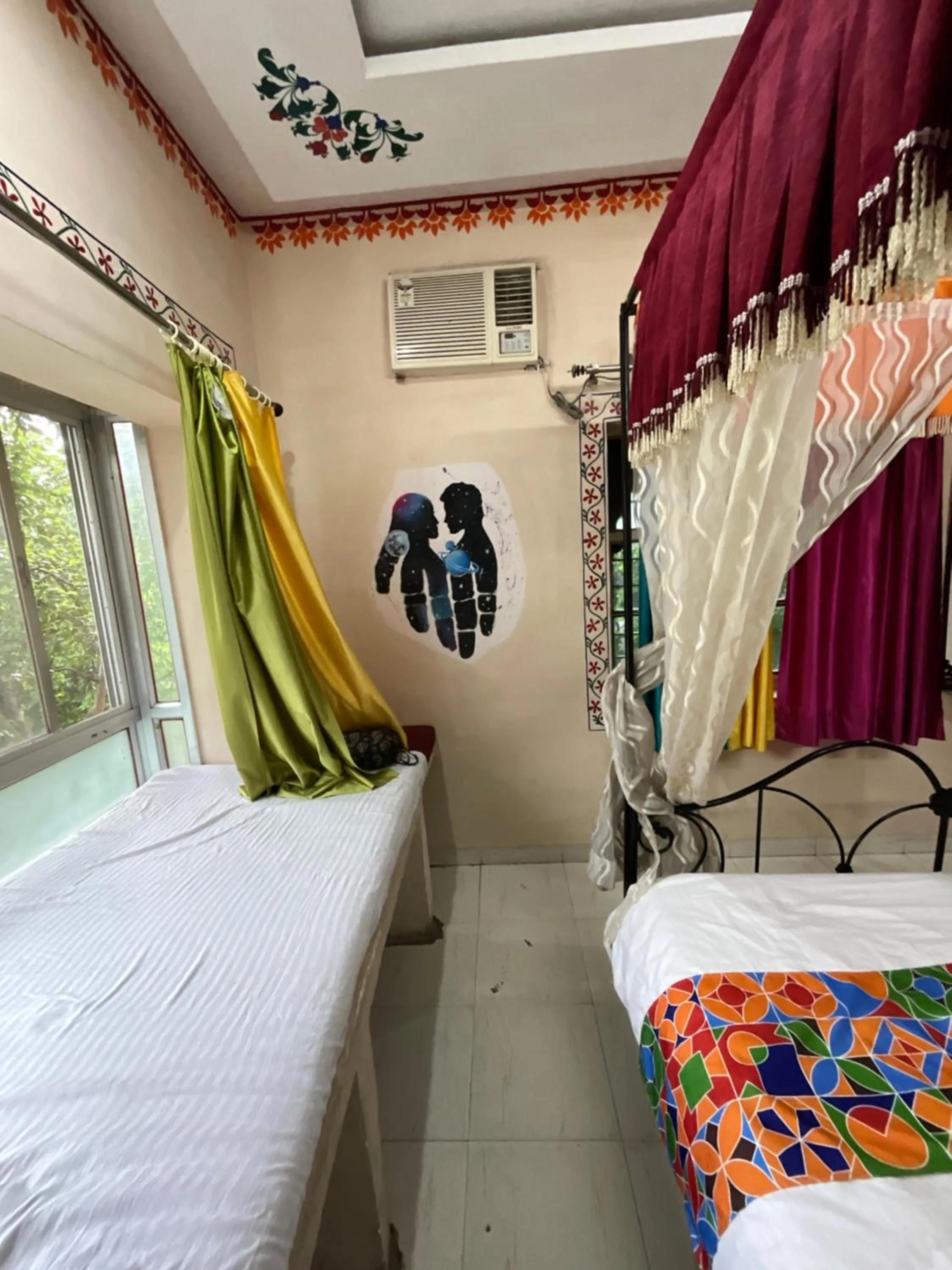 Bed in HOTEL HANUMAN GHAT On LAKE PICHOLA