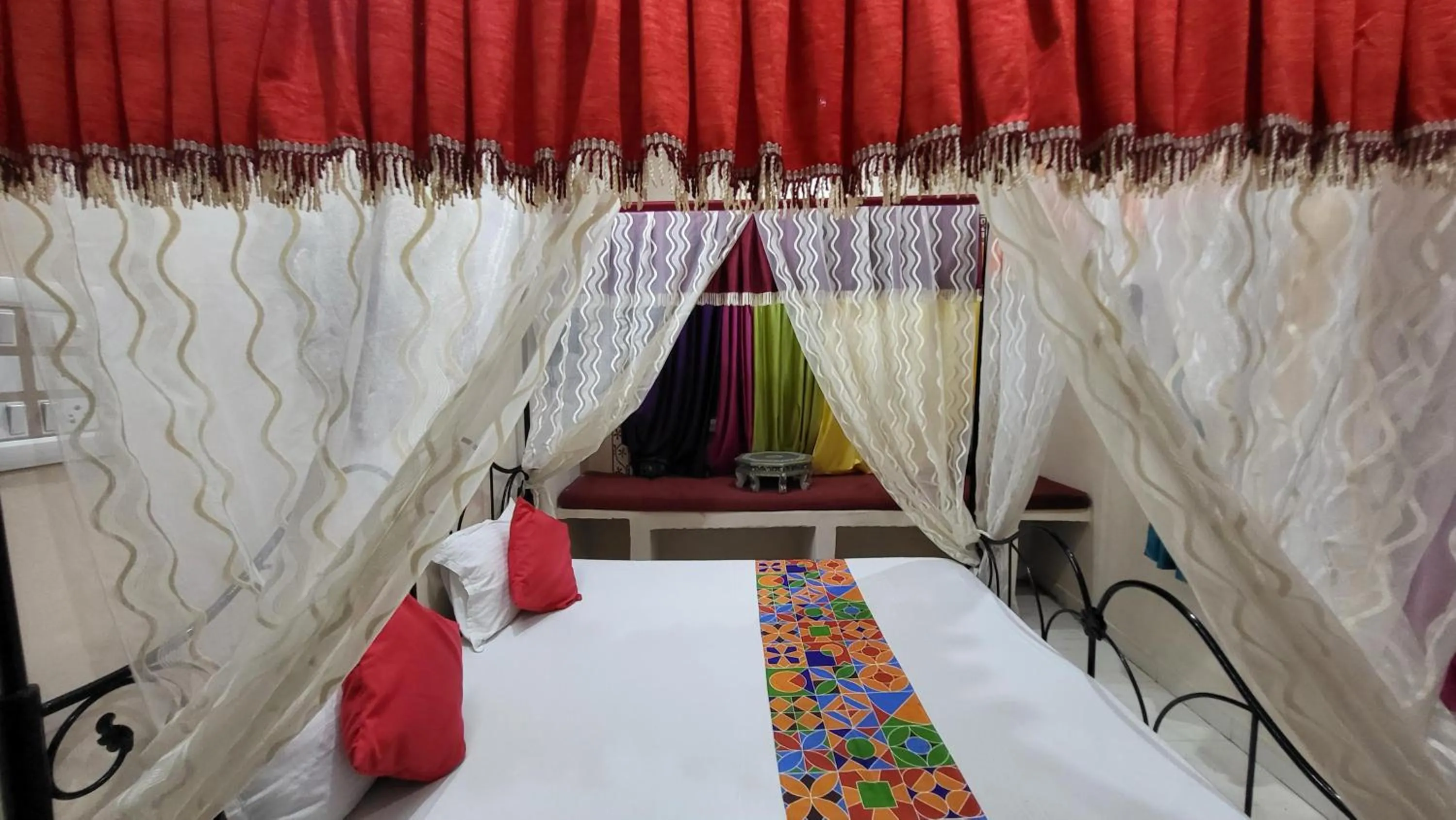 Bed in HOTEL HANUMAN GHAT On LAKE PICHOLA