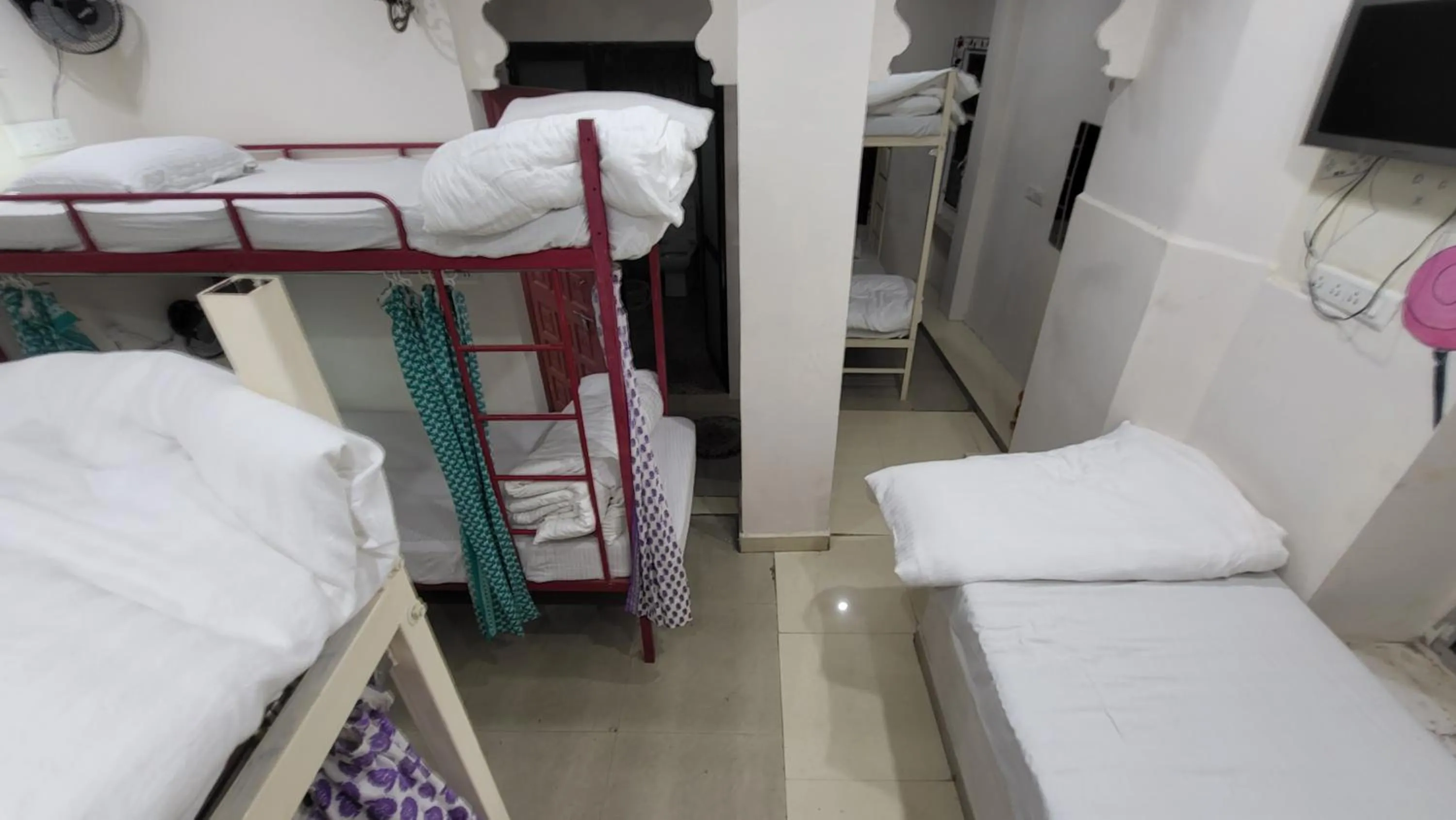 Bed in HOTEL HANUMAN GHAT On LAKE PICHOLA