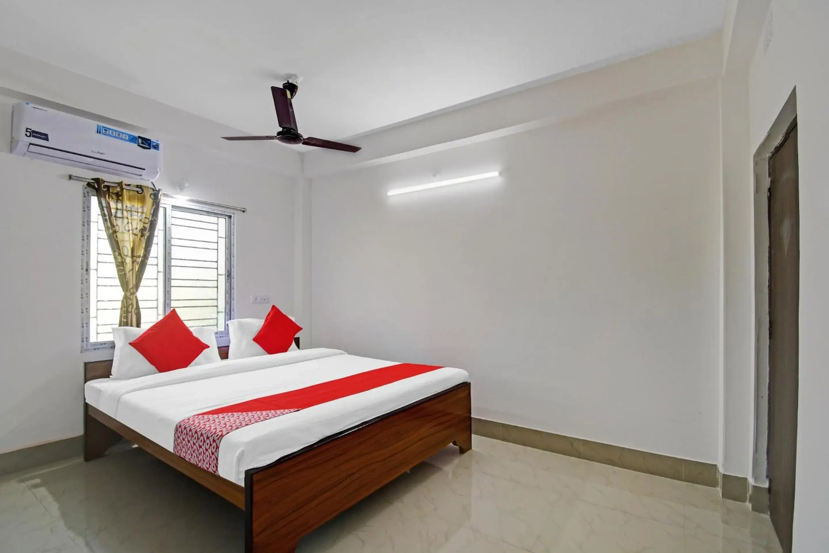 Bedroom, Bed in Hotel O Grand Eden Bedroom, Bed in Hotel O Grand Eden