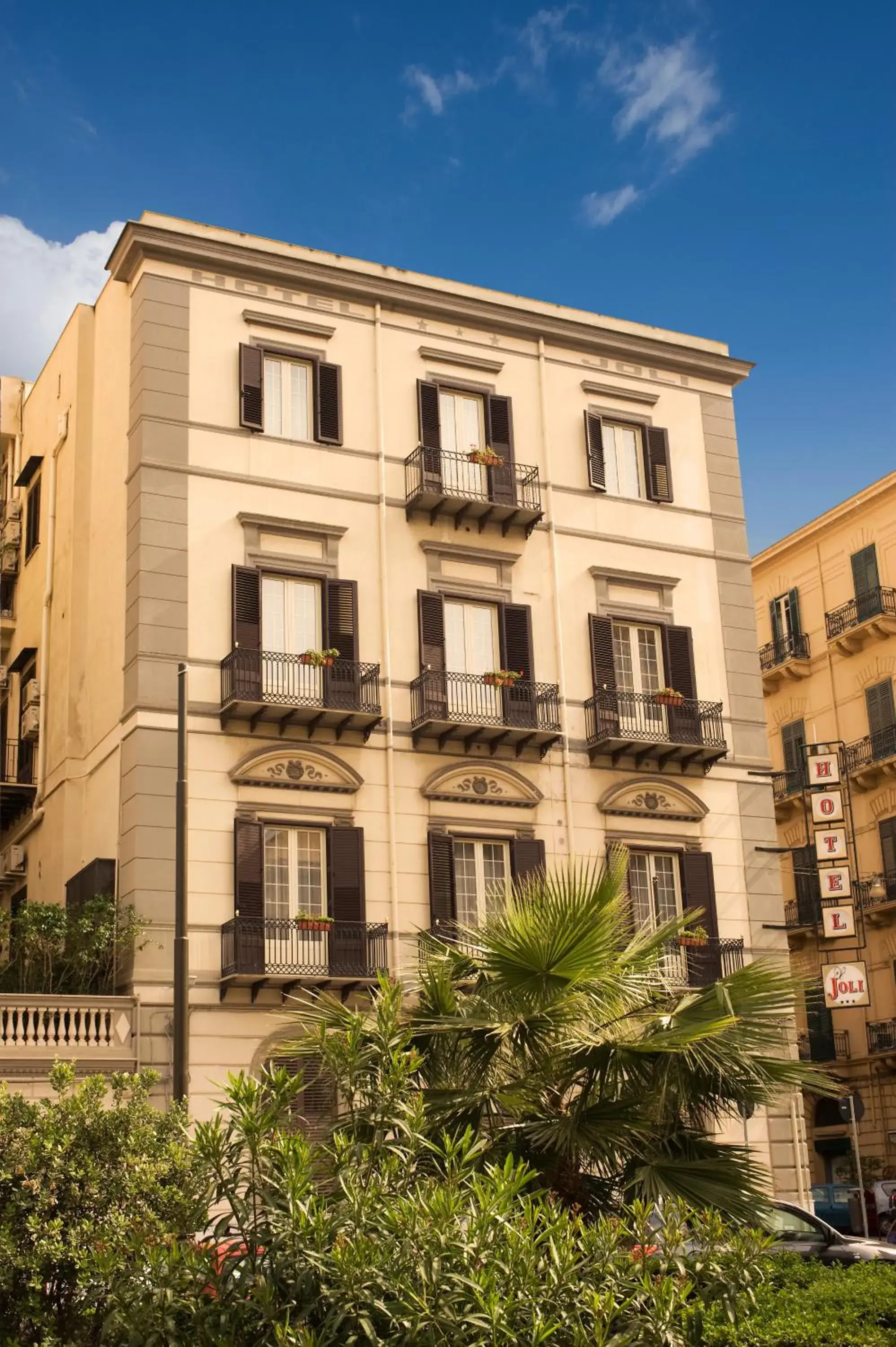 Facade/entrance in Hotel Joli Facade/entrance in Hotel Joli