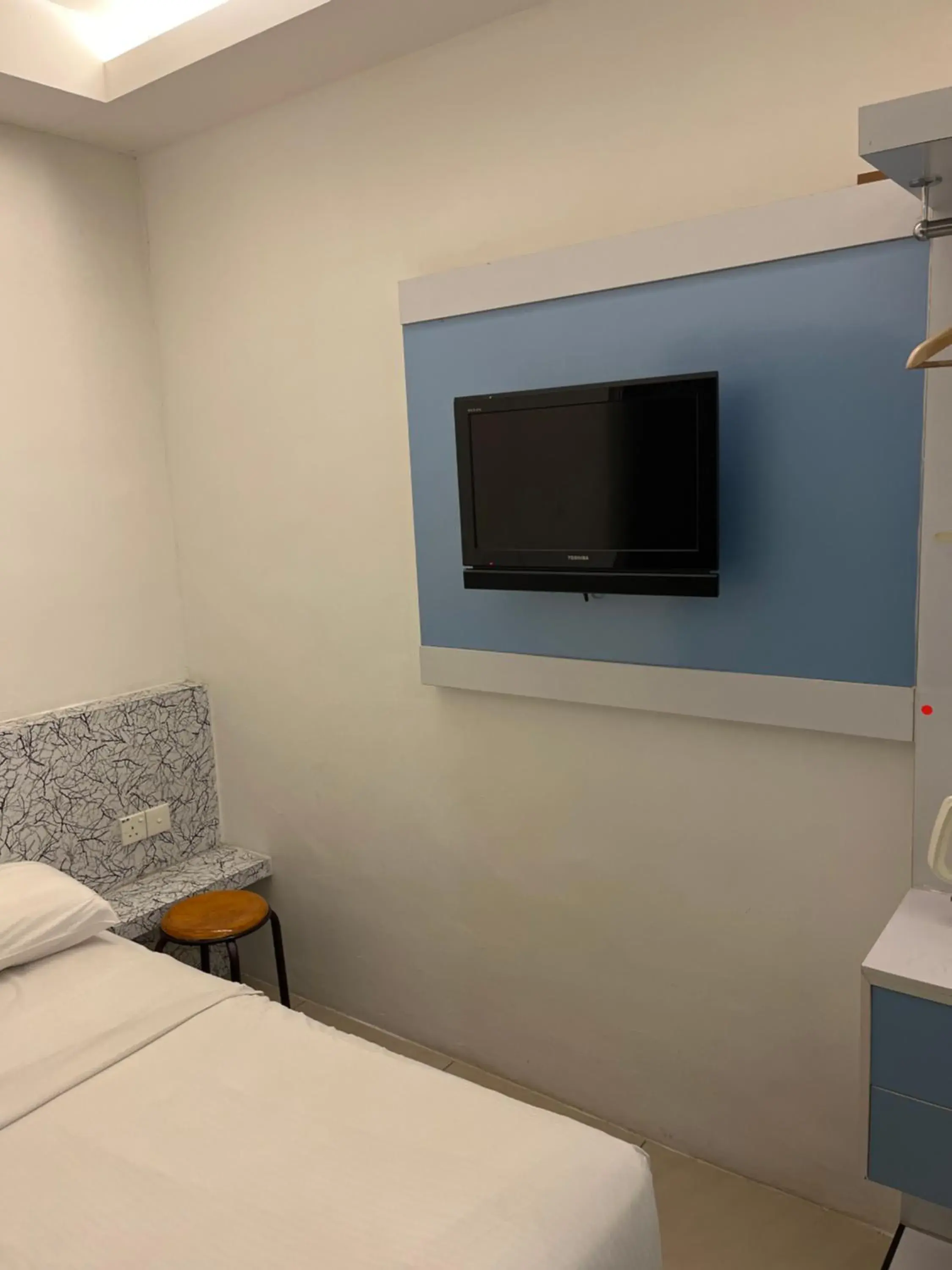 TV and multimedia, Bed in Coastline Hotel TV and multimedia, Bed in Coastline Hotel