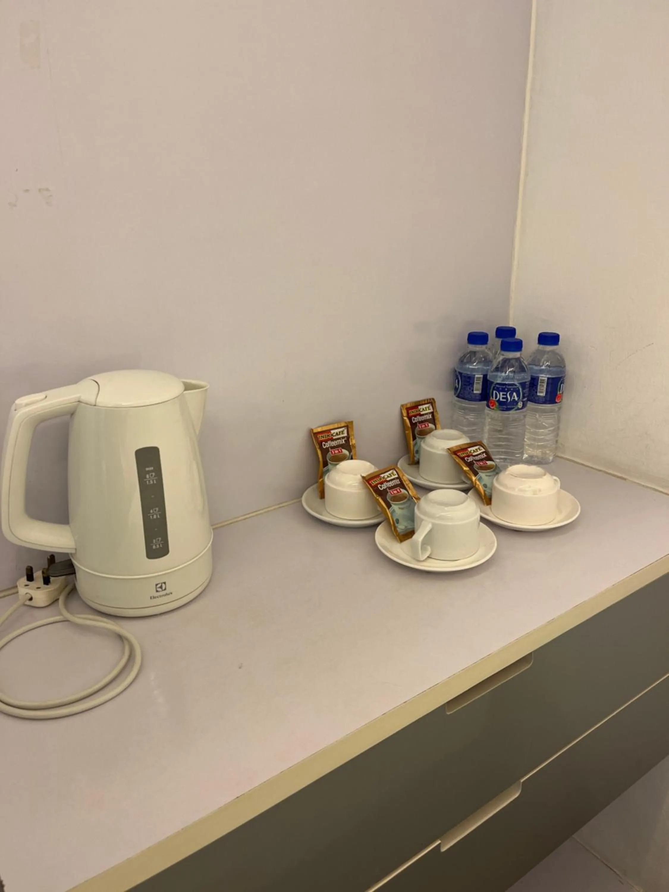 Coffee/tea facilities in Coastline Hotel