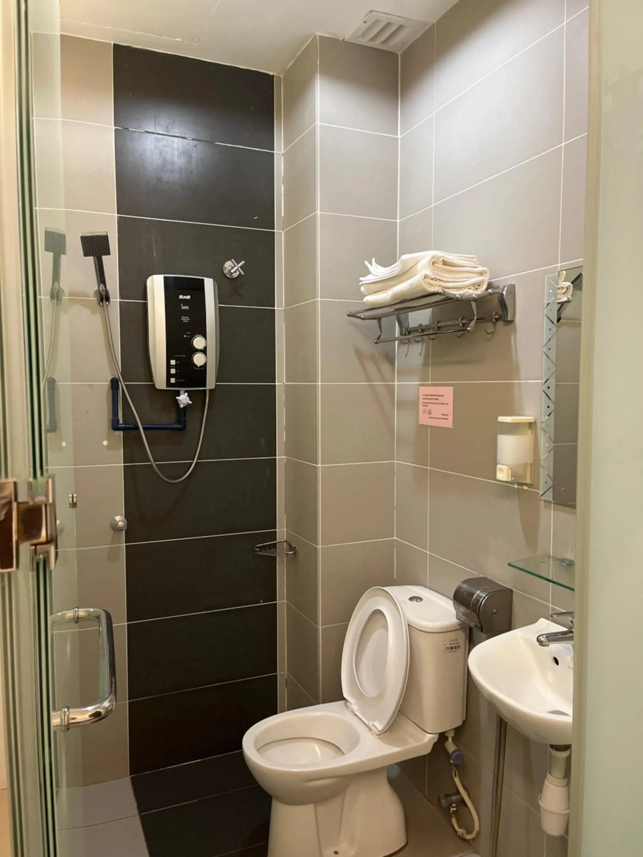 Shower in Coastline Hotel