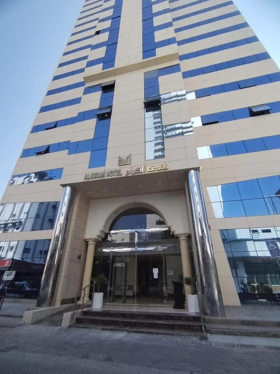 Property building in Al Kiram Hotel Al Azizia Property building in Al Kiram Hotel Al Azizia