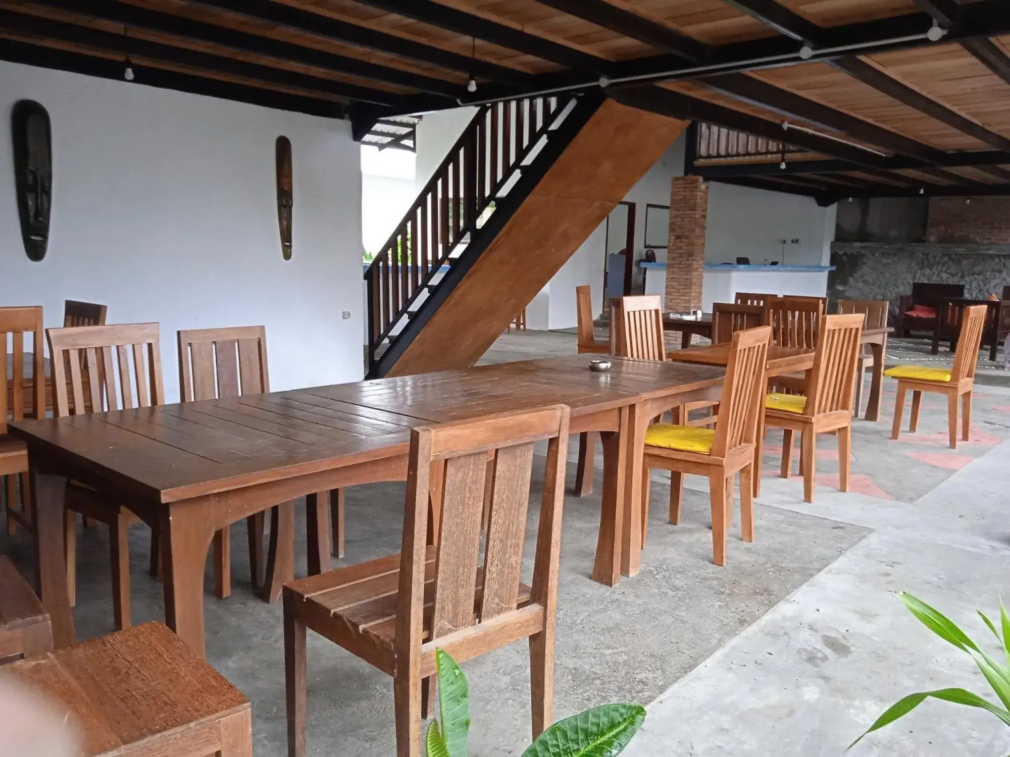Restaurant/places to eat in family house hotel kuta Restaurant/places to eat in family house hotel kuta