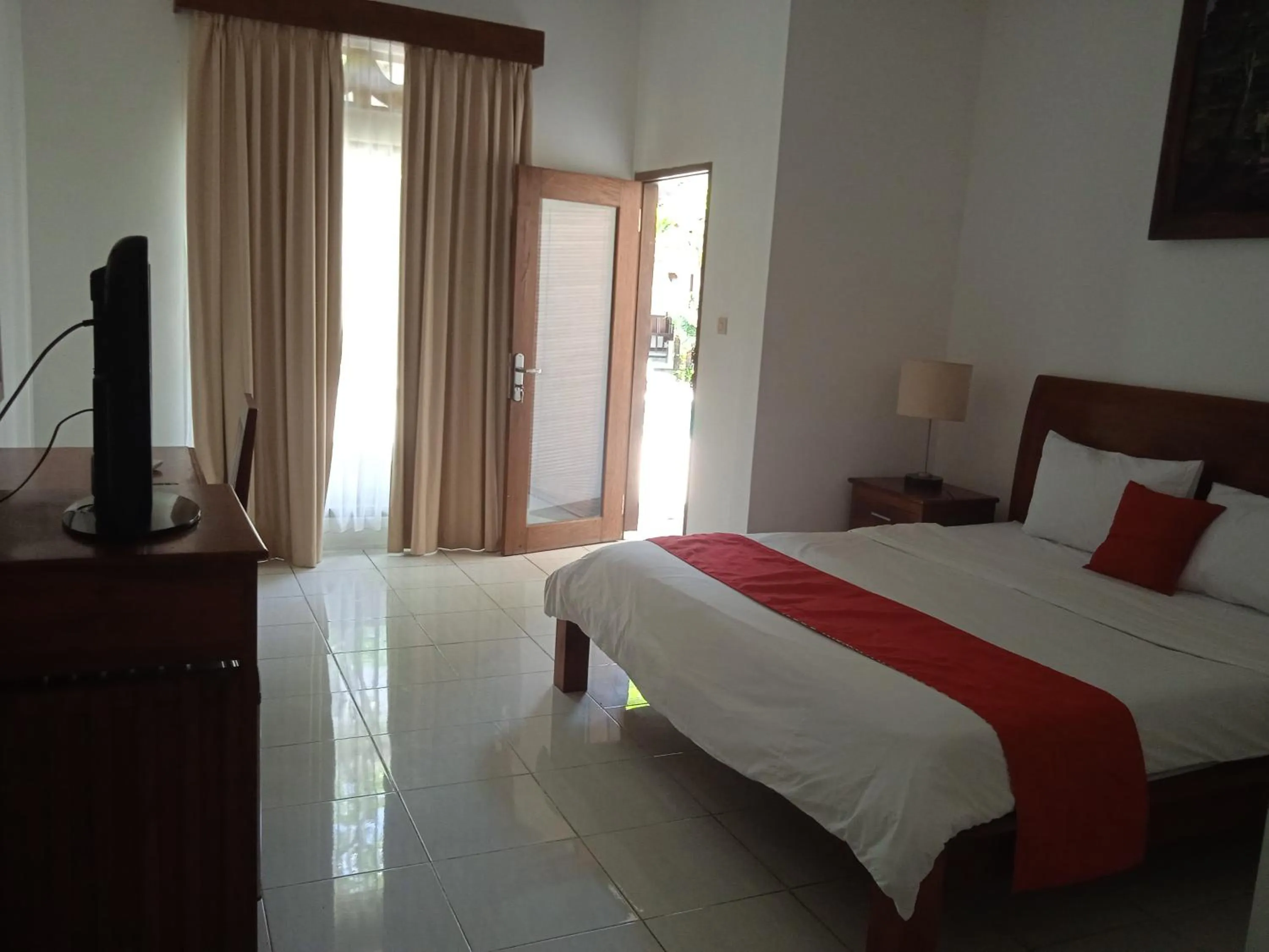 Photo of the whole room, Bed in family house hotel kuta