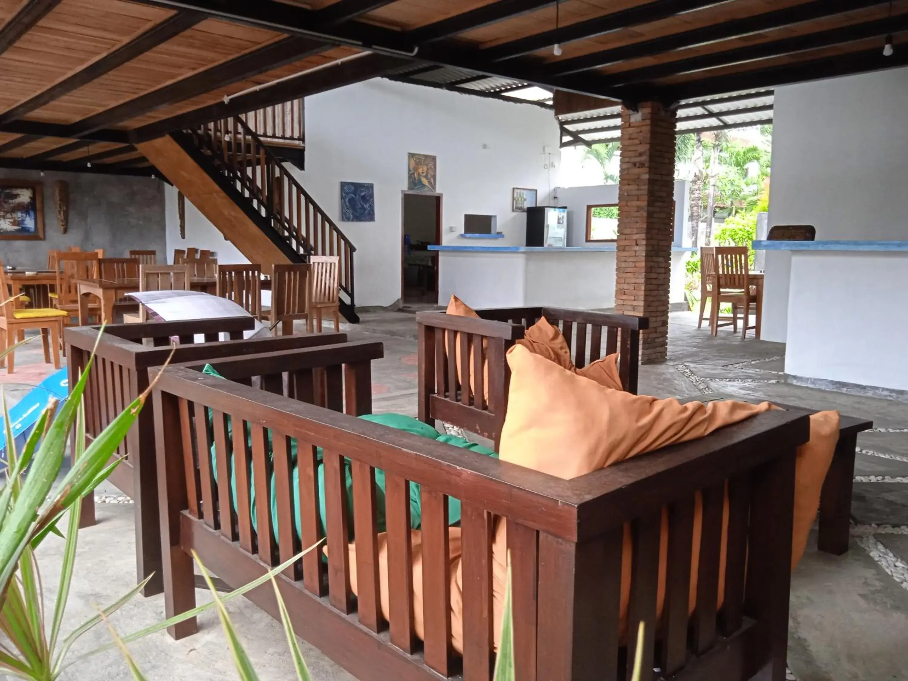 Restaurant/places to eat in family house hotel kuta Restaurant/places to eat in family house hotel kuta