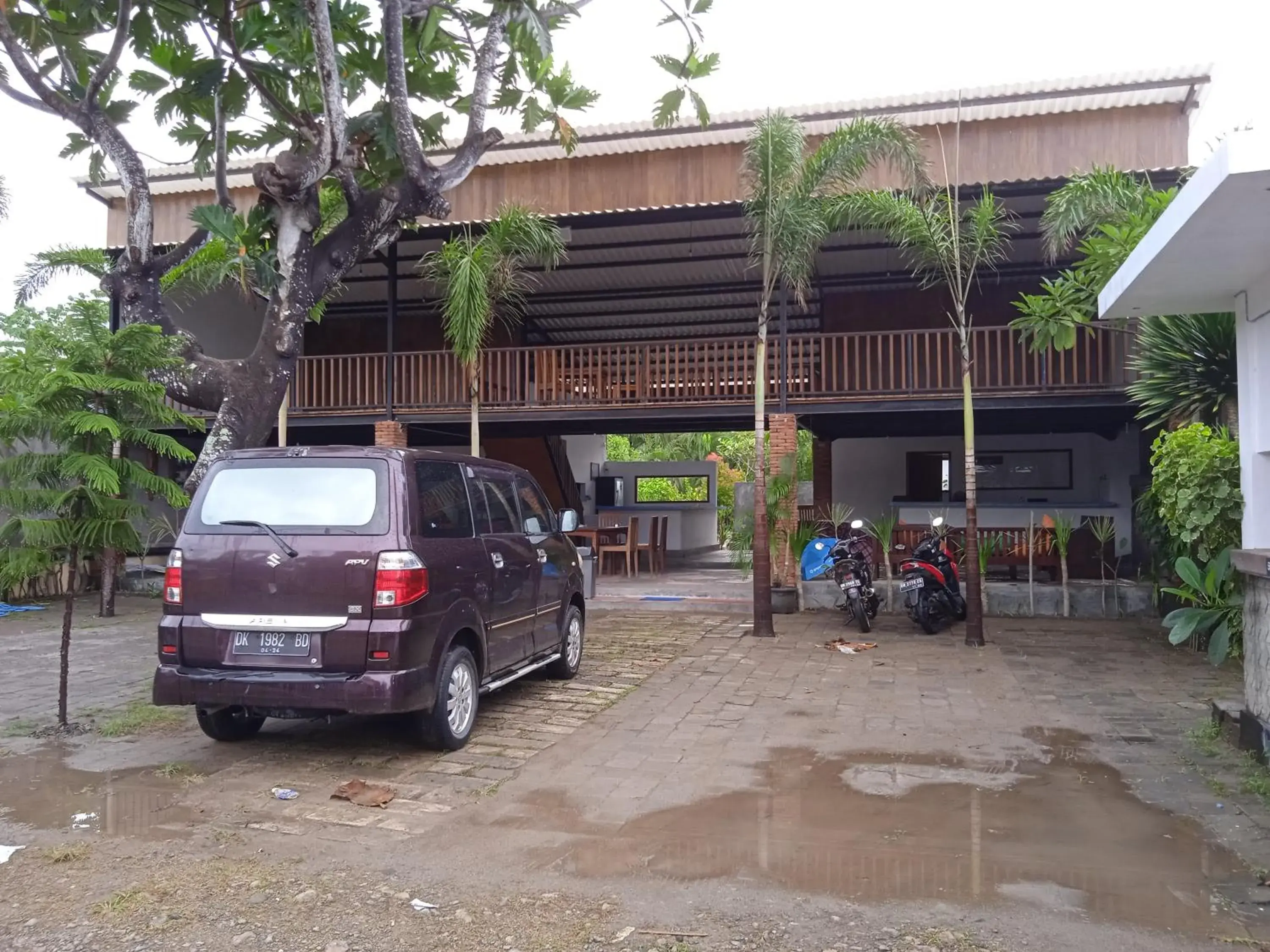 Property building in family house hotel kuta Property building in family house hotel kuta