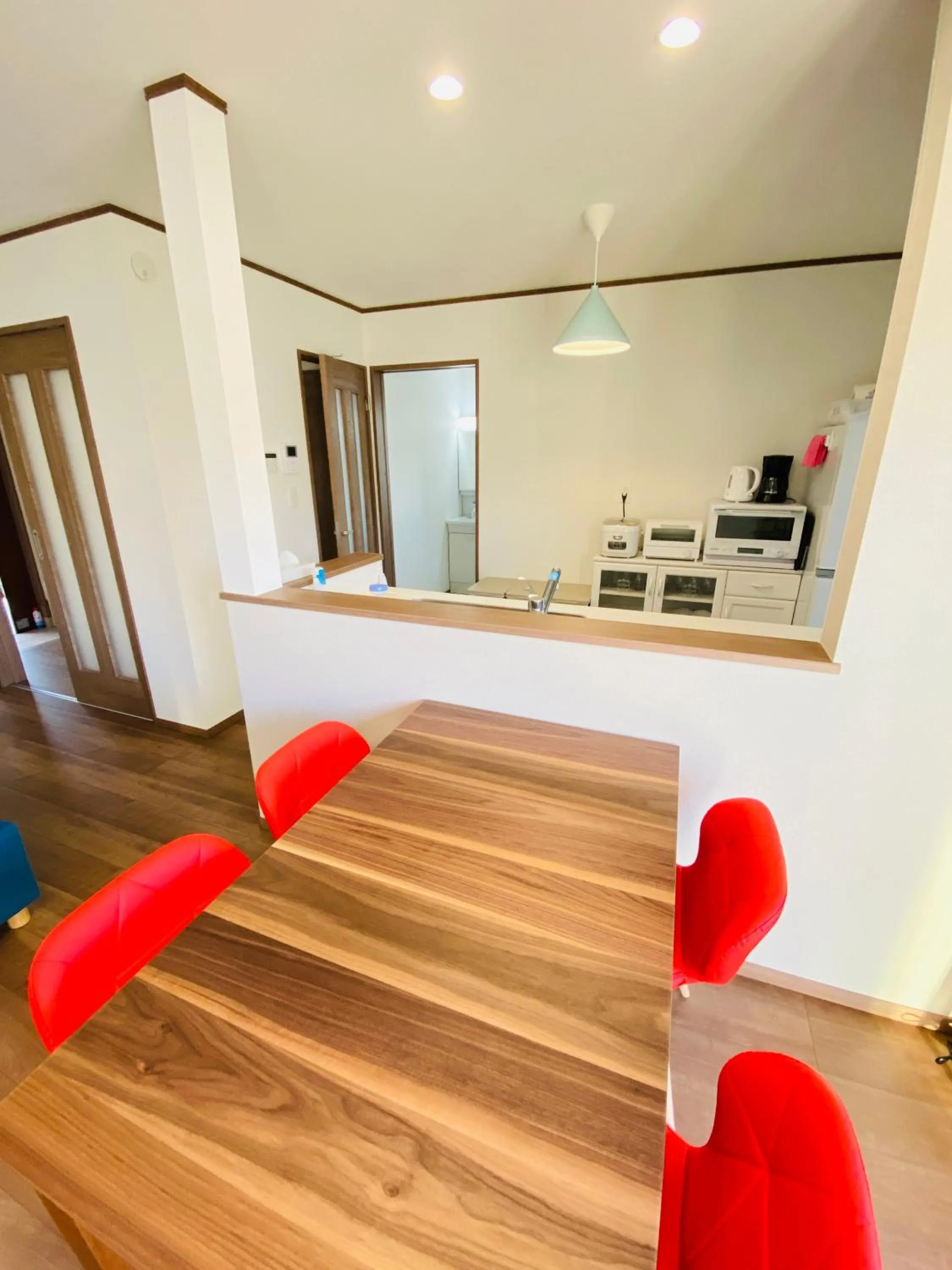 Kitchen or kitchenette in ABURATSUBO Bekkan 三浦半島の最南端にある有数のマグロの町 BBQが可能な貸別荘