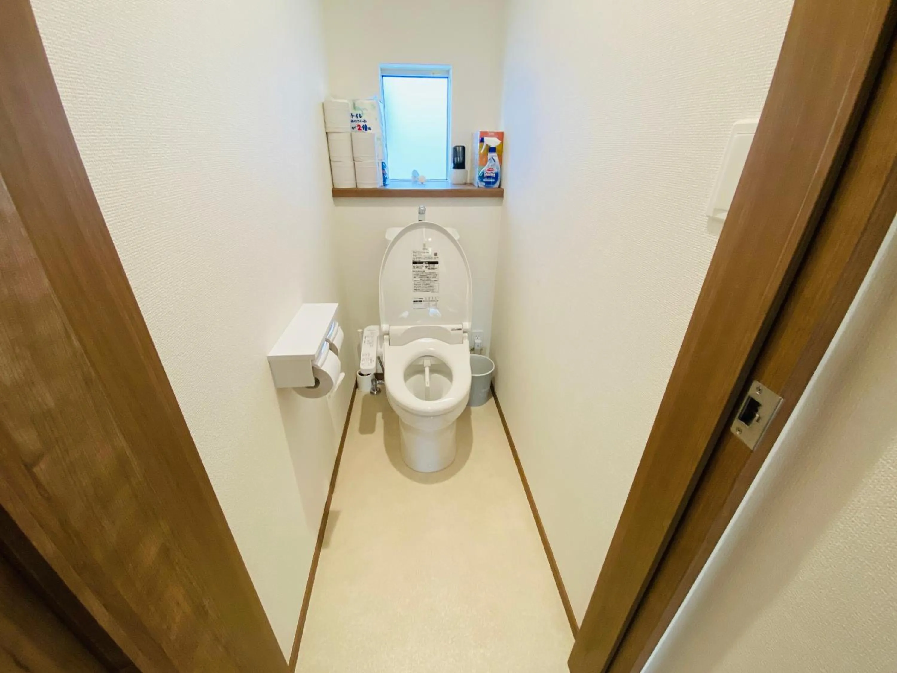 Toilet in ABURATSUBO Bekkan 三浦半島の最南端にある有数のマグロの町 BBQが可能な貸別荘