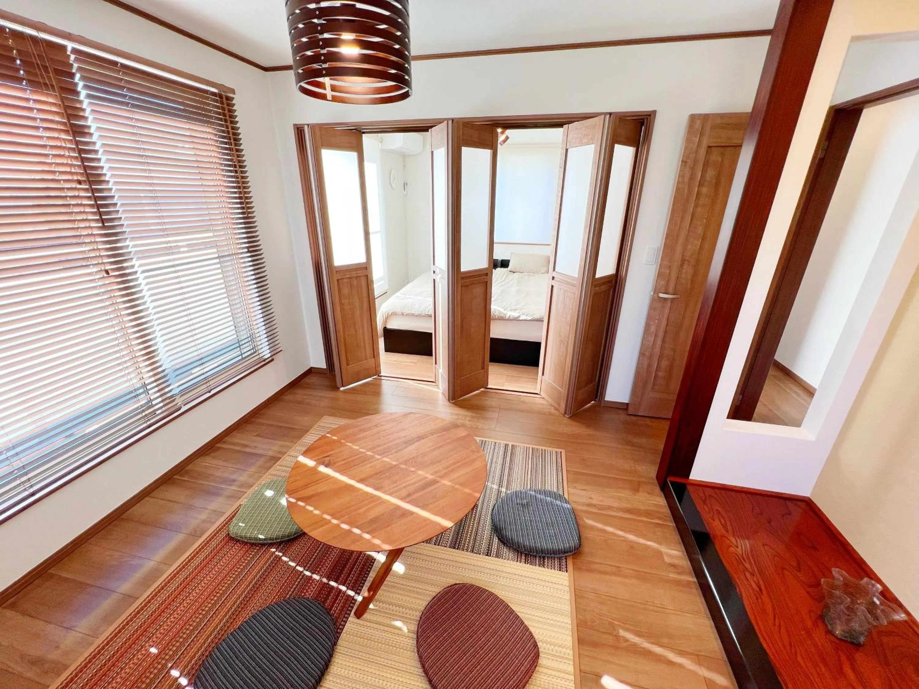 Living room, Bed in ABURATSUBO Bekkan 三浦半島の最南端にある有数のマグロの町 BBQが可能な貸別荘