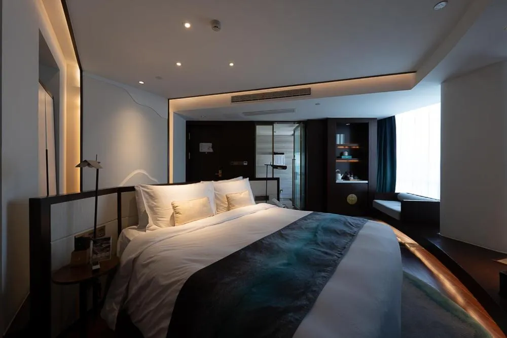 Bed in New Century Hotel Qianchao Hangzhou