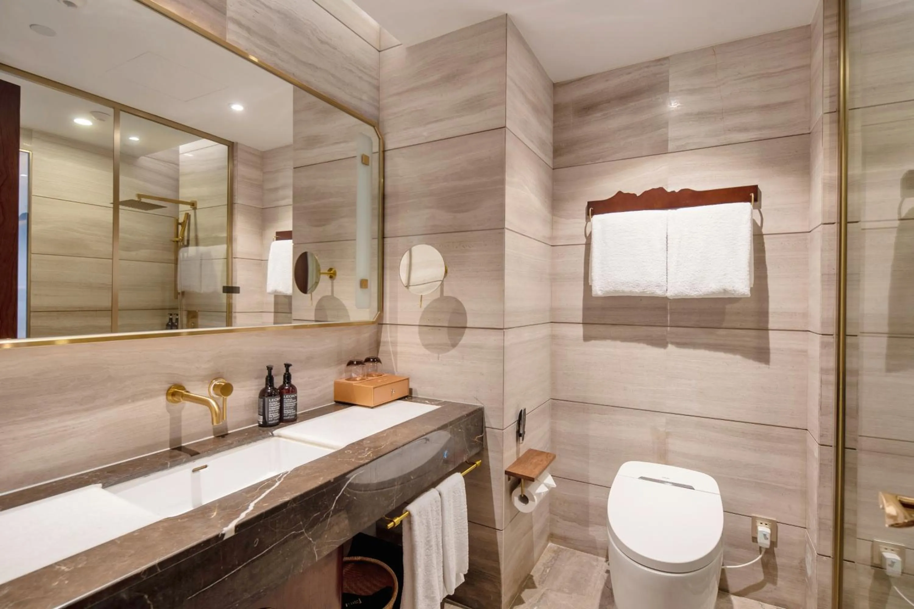 Toilet in New Century Hotel Qianchao Hangzhou