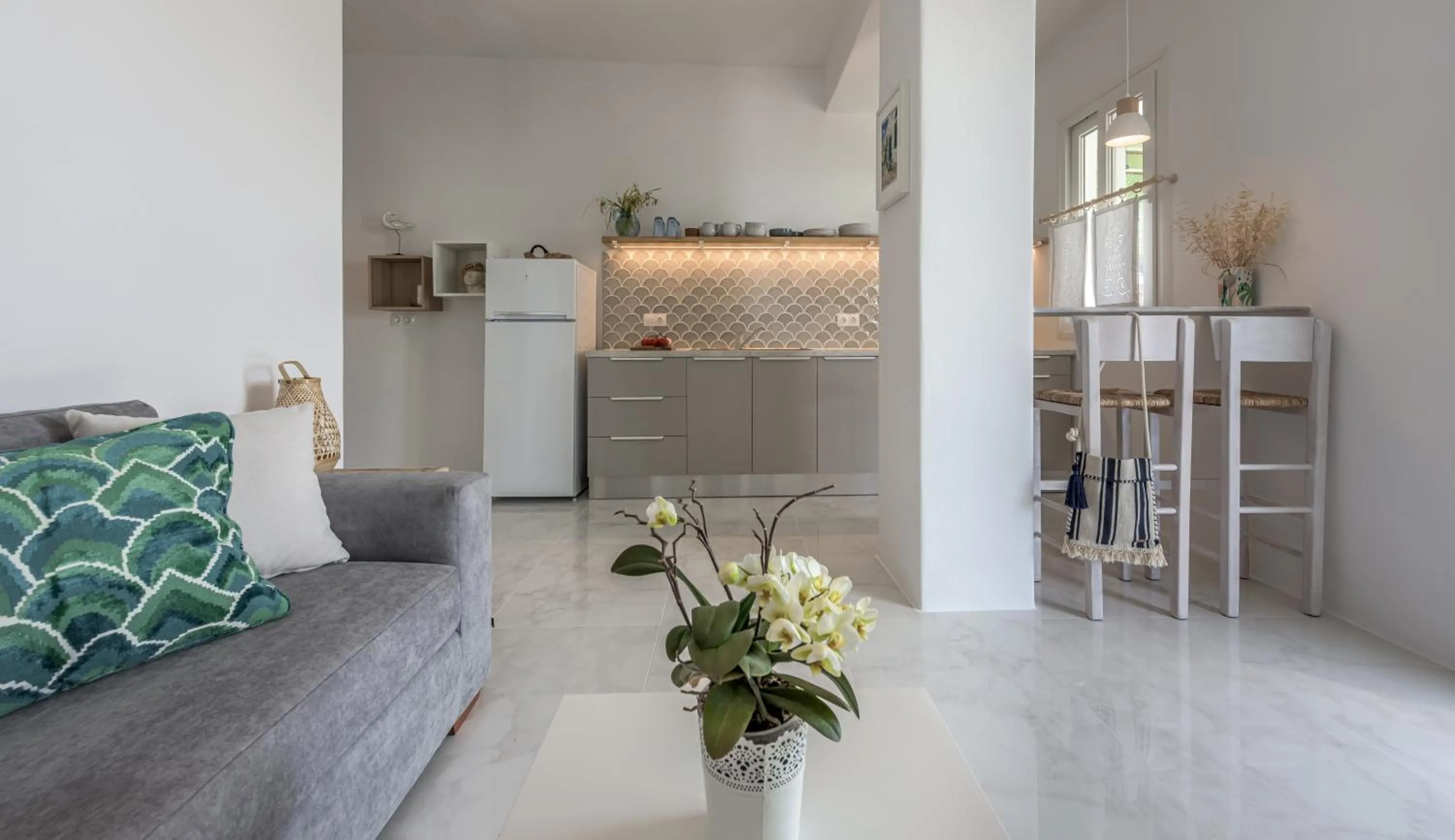 Aqua's Sunshine, quiet apartment in Adamas, Milos