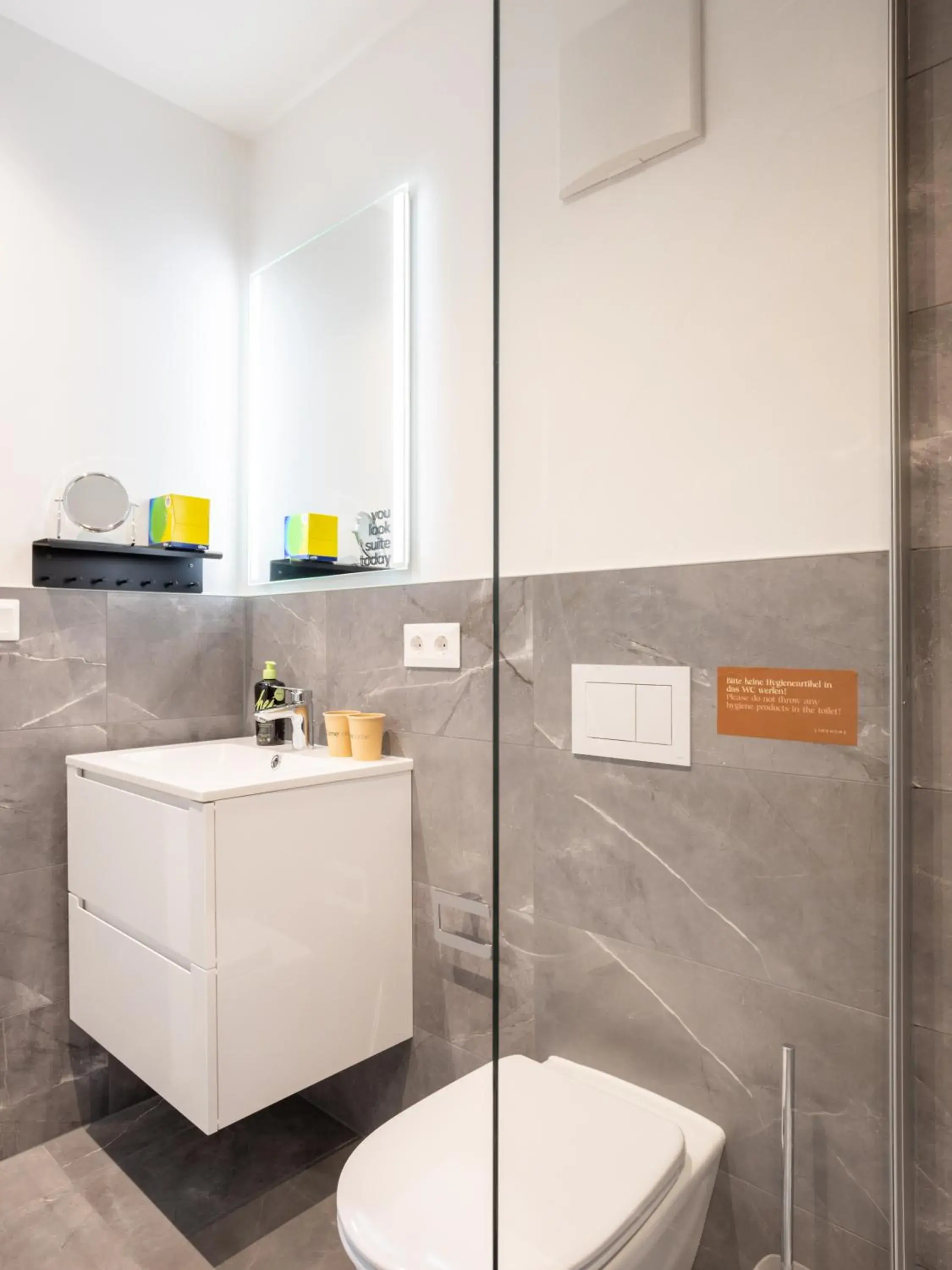 Shower in Limehome Zwickau Hauptmarkt Shower in Limehome Zwickau Hauptmarkt