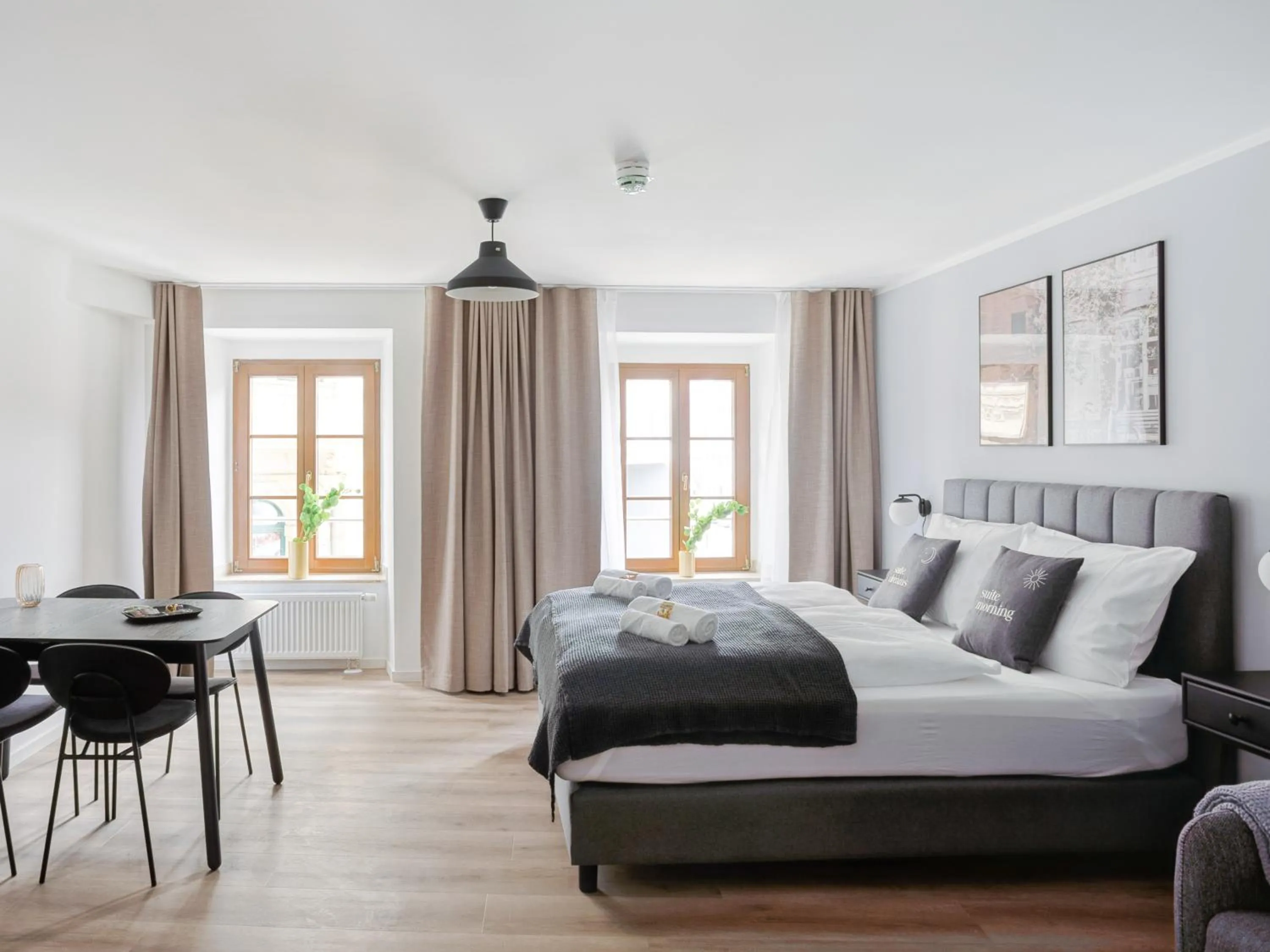 Bed in Limehome Zwickau Hauptmarkt