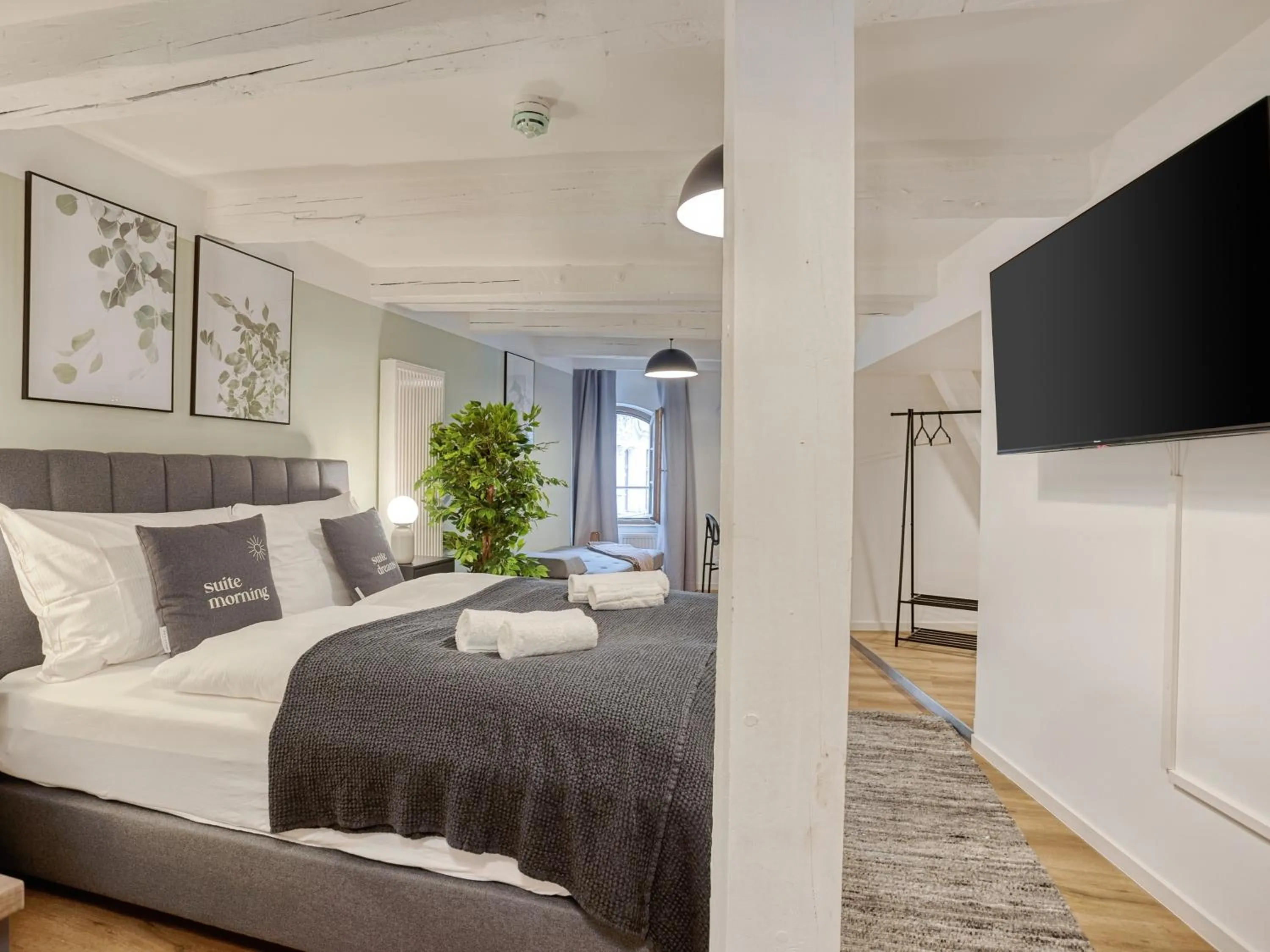 Bed in Limehome Zwickau Hauptmarkt