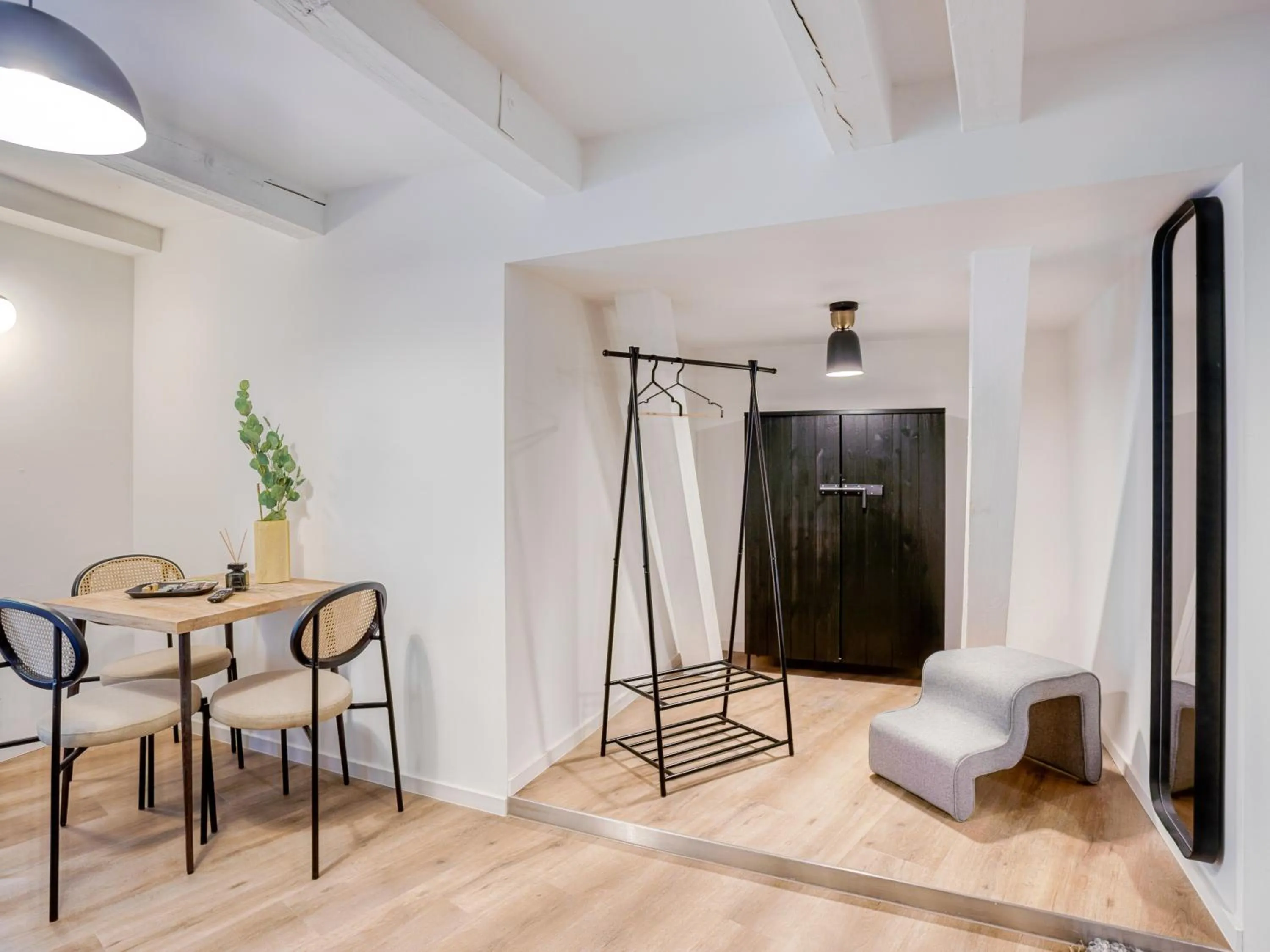 Seating area in Limehome Zwickau Hauptmarkt