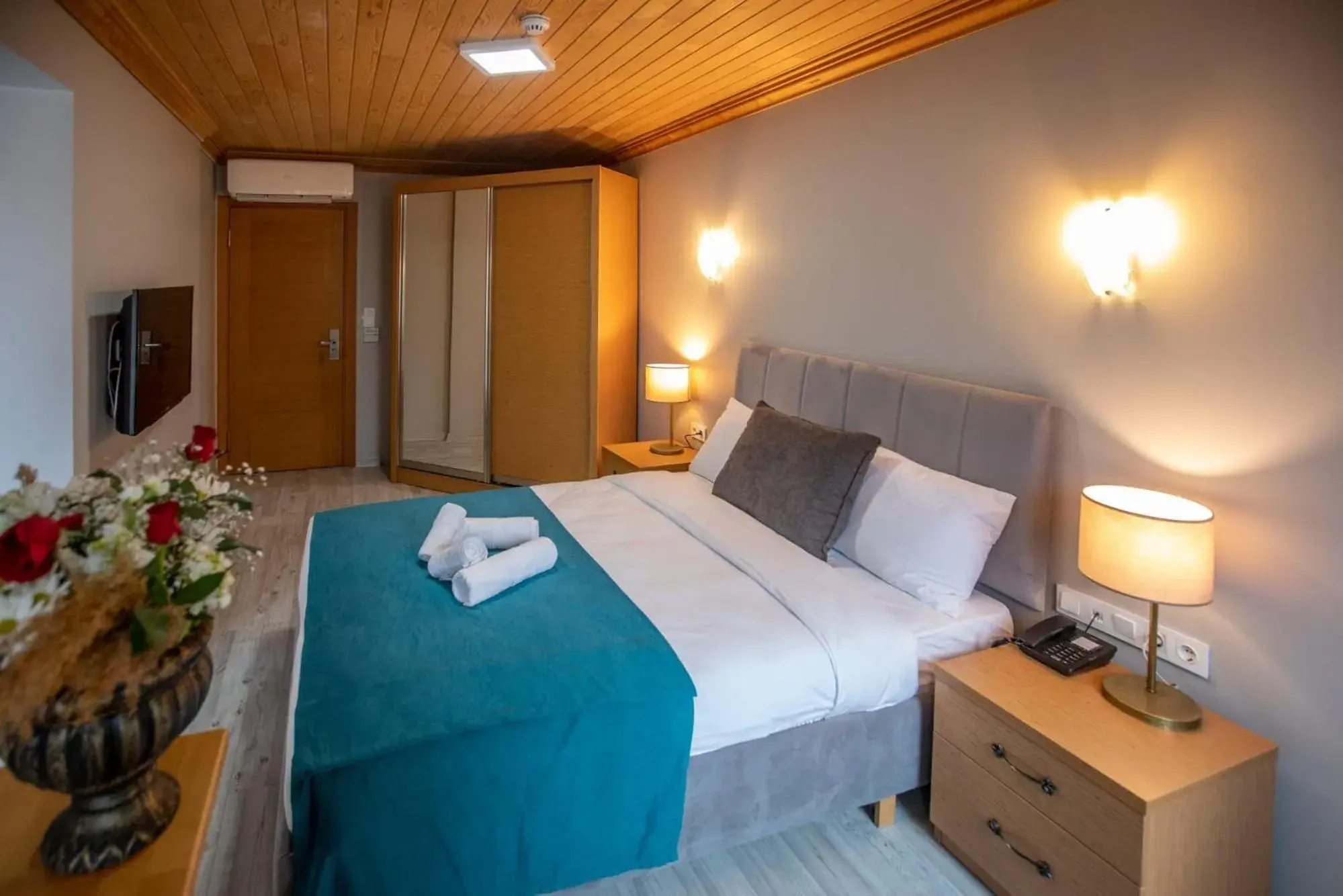 Photo of the whole room, Bed in TAXIM 34 Hotel İstanbul Photo of the whole room, Bed in TAXIM 34 Hotel İstanbul