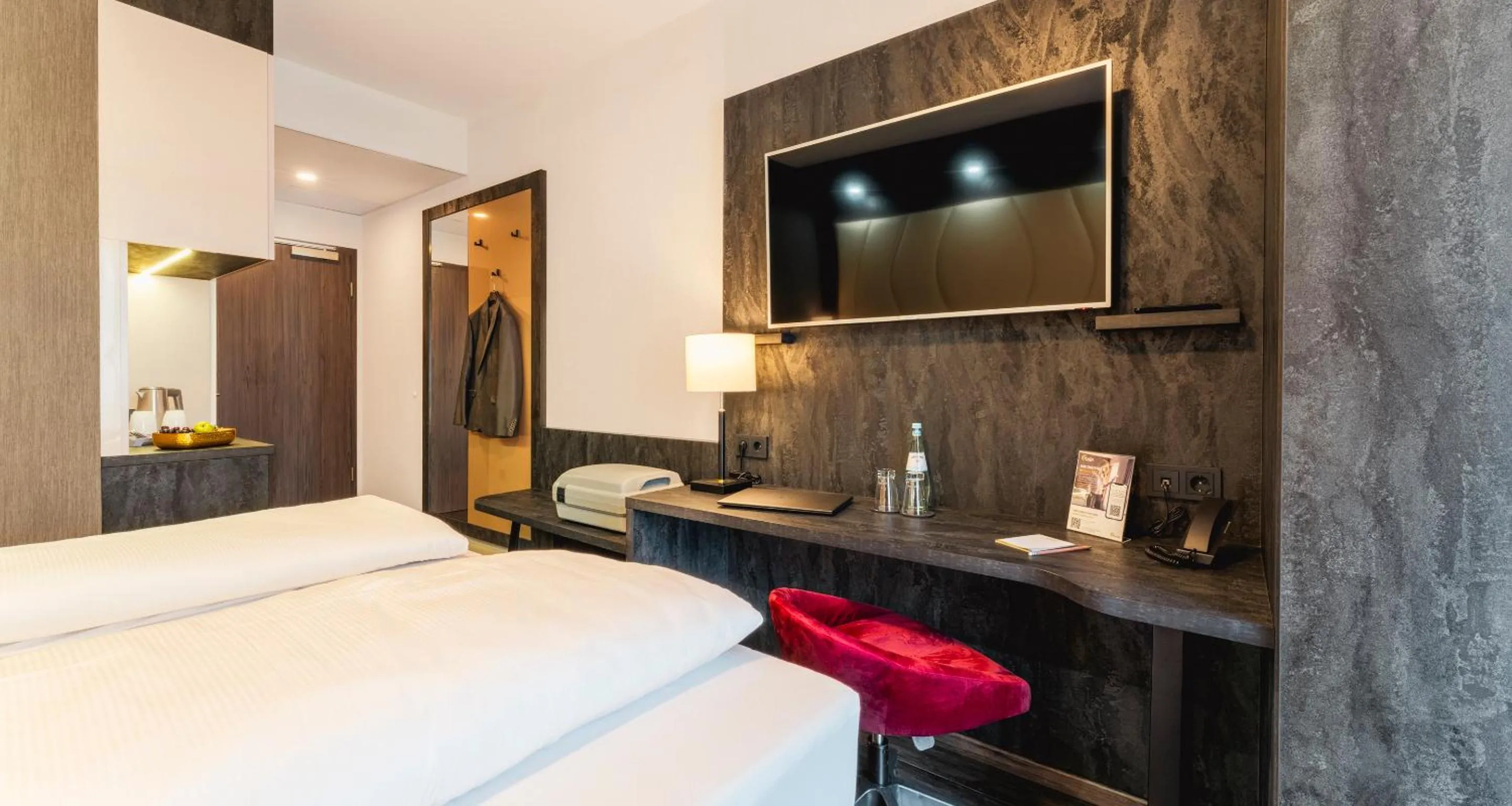TV and multimedia, Bed in PLAZA INN Recklinghausen