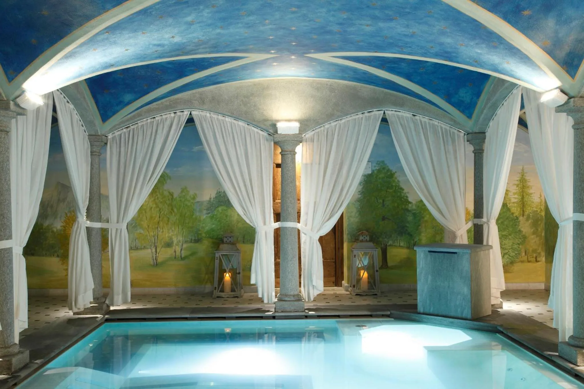 Hot Tub in Hotel Miramonti