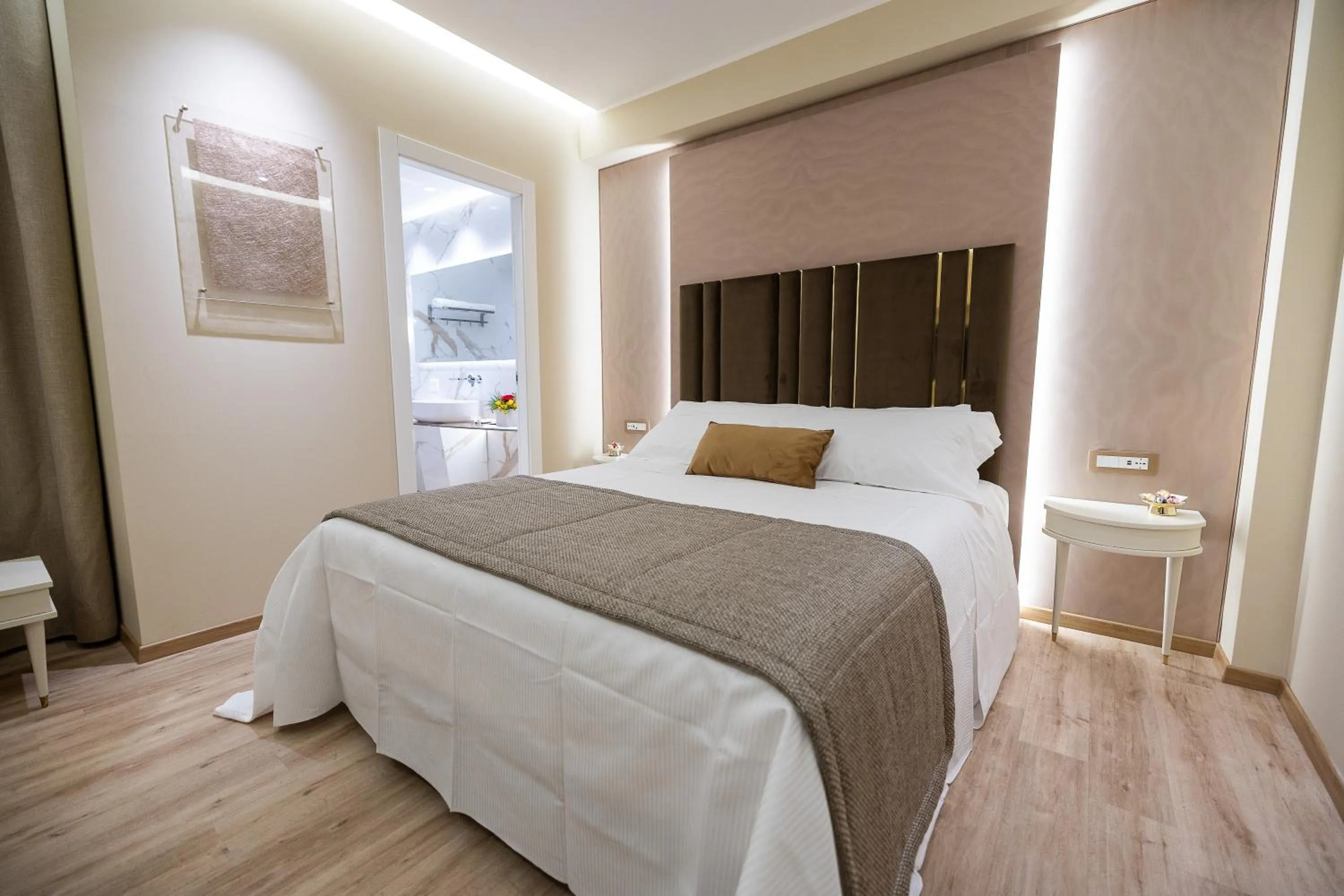 Bed in Hotel Montreal