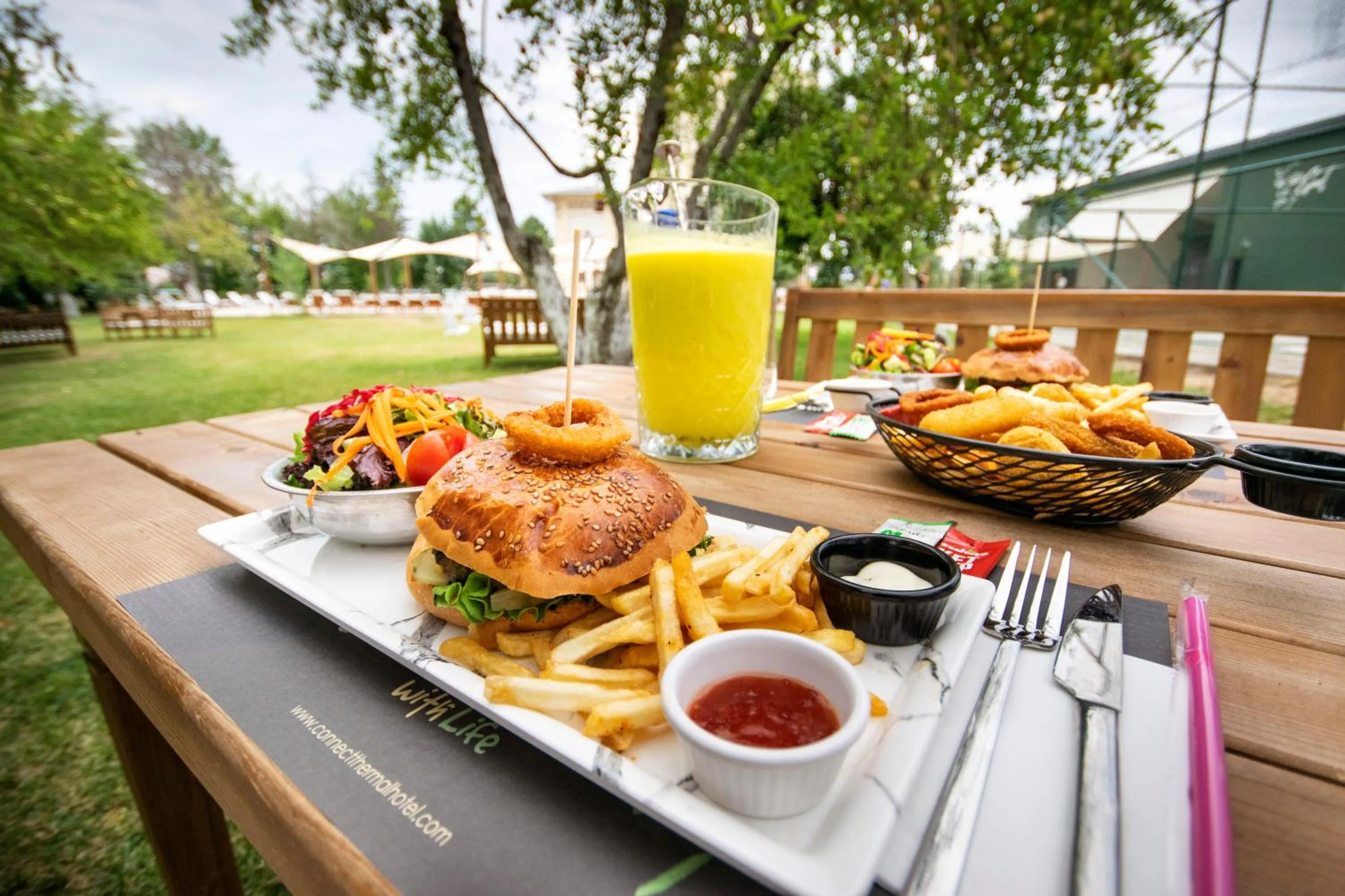 Garden in CONNECT THERMAL HOTEL