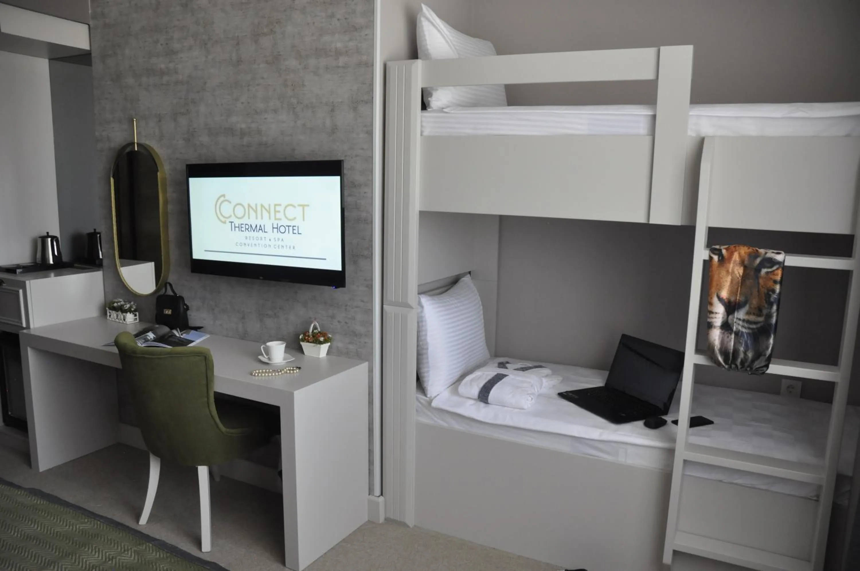 bunk bed, Bed in CONNECT THERMAL HOTEL